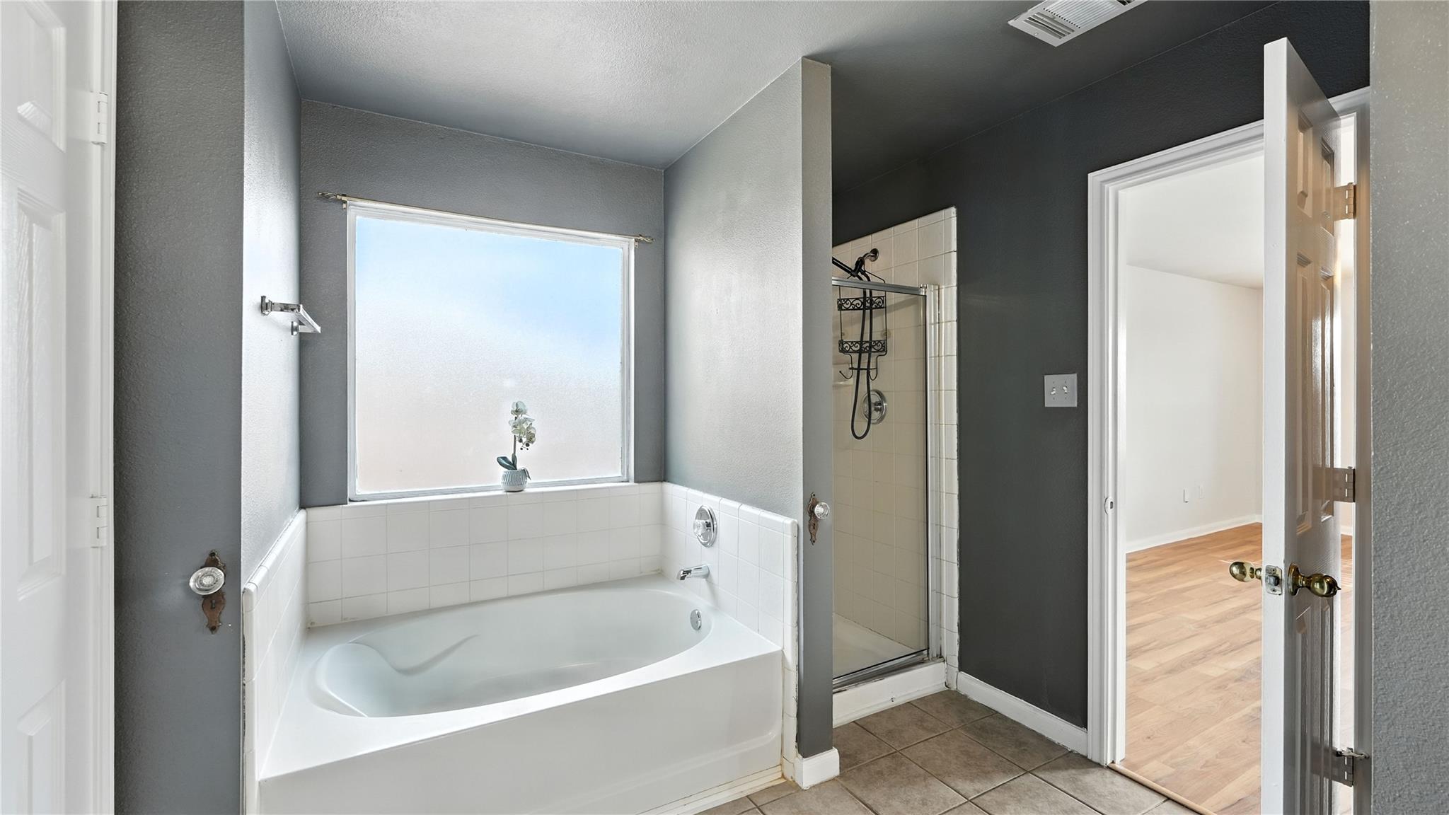 Image 14 of 29 For 2028 Heaton Hall Dr