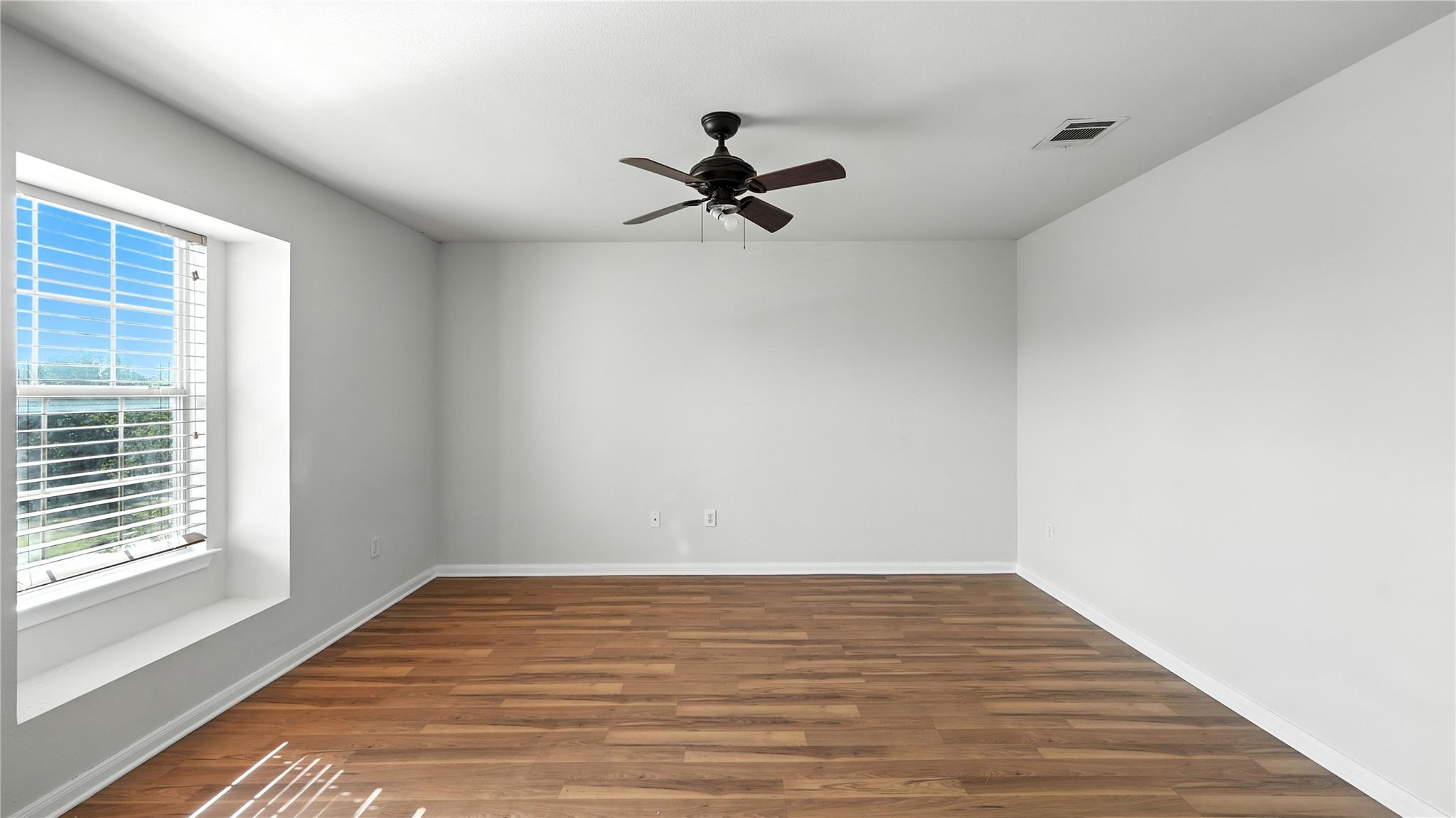 Image 17 of 29 For 2028 Heaton Hall Dr