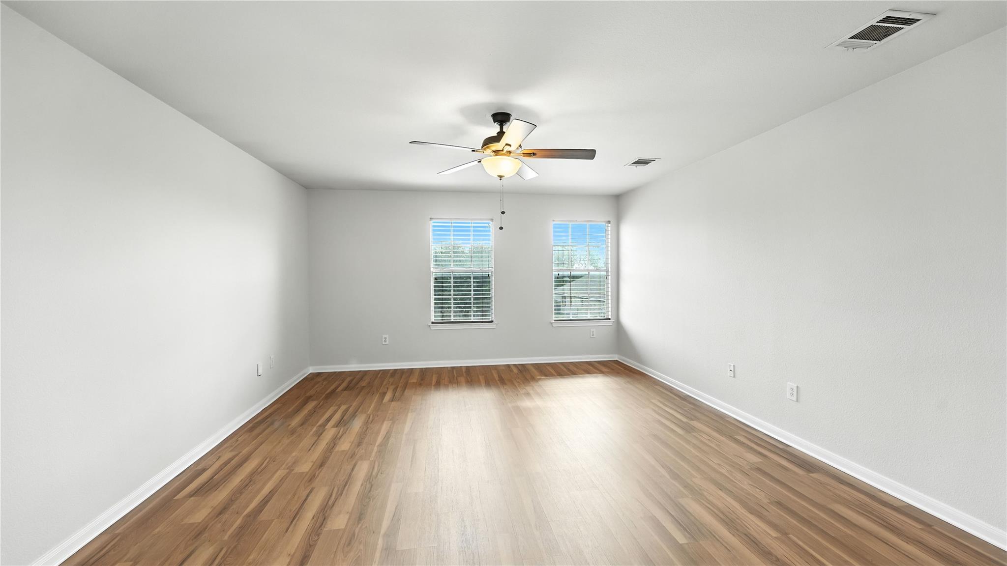 Image 19 of 29 For 2028 Heaton Hall Dr