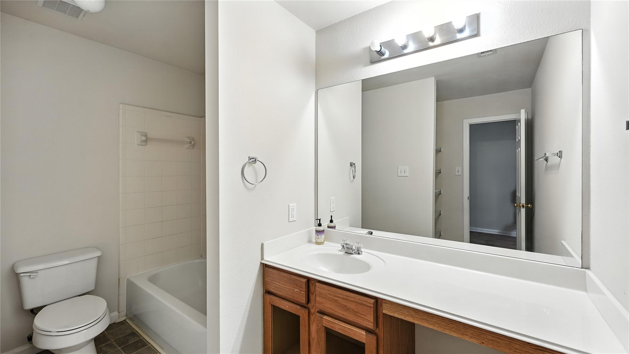 Image 22 of 29 For 2028 Heaton Hall Dr