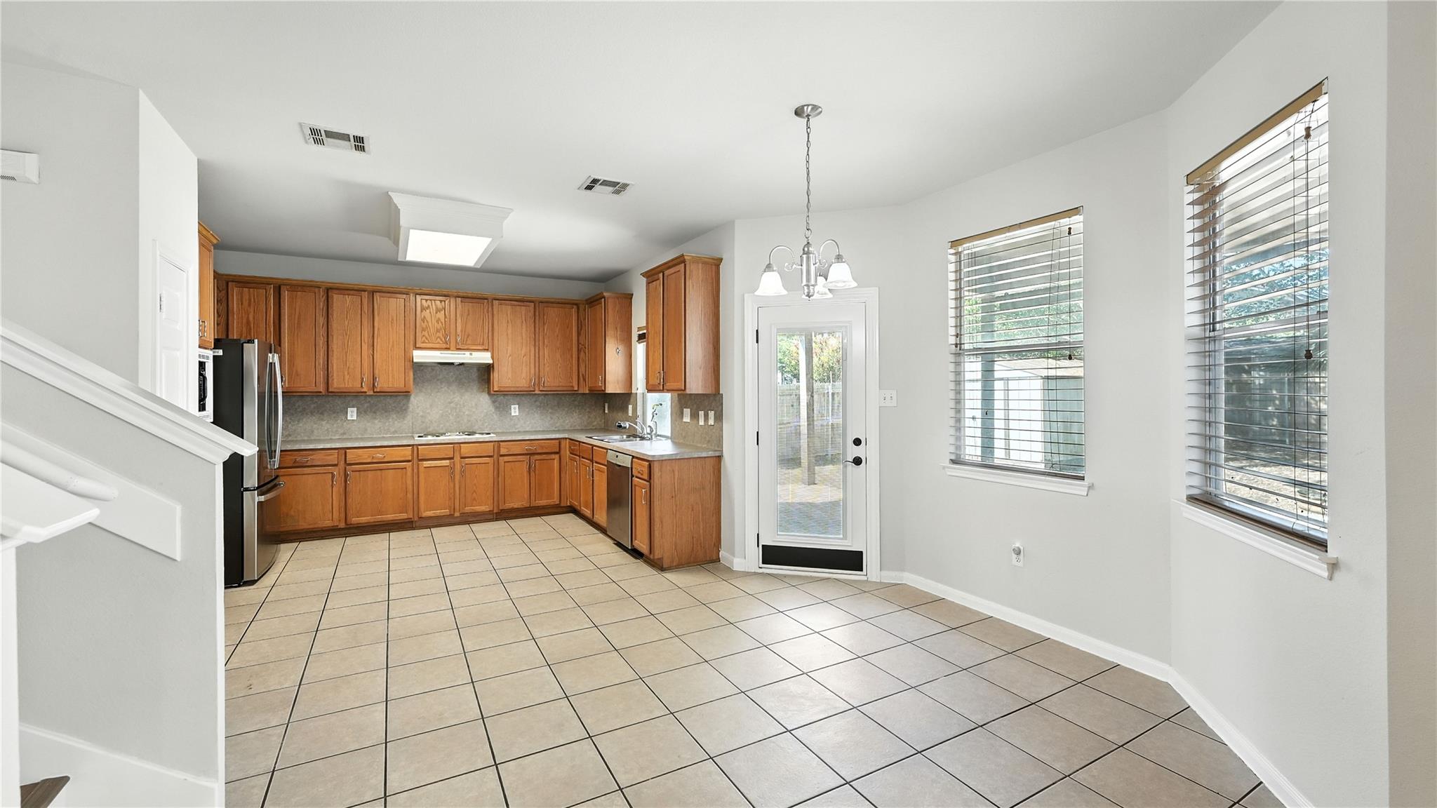 Image 5 of 29 For 2028 Heaton Hall Dr