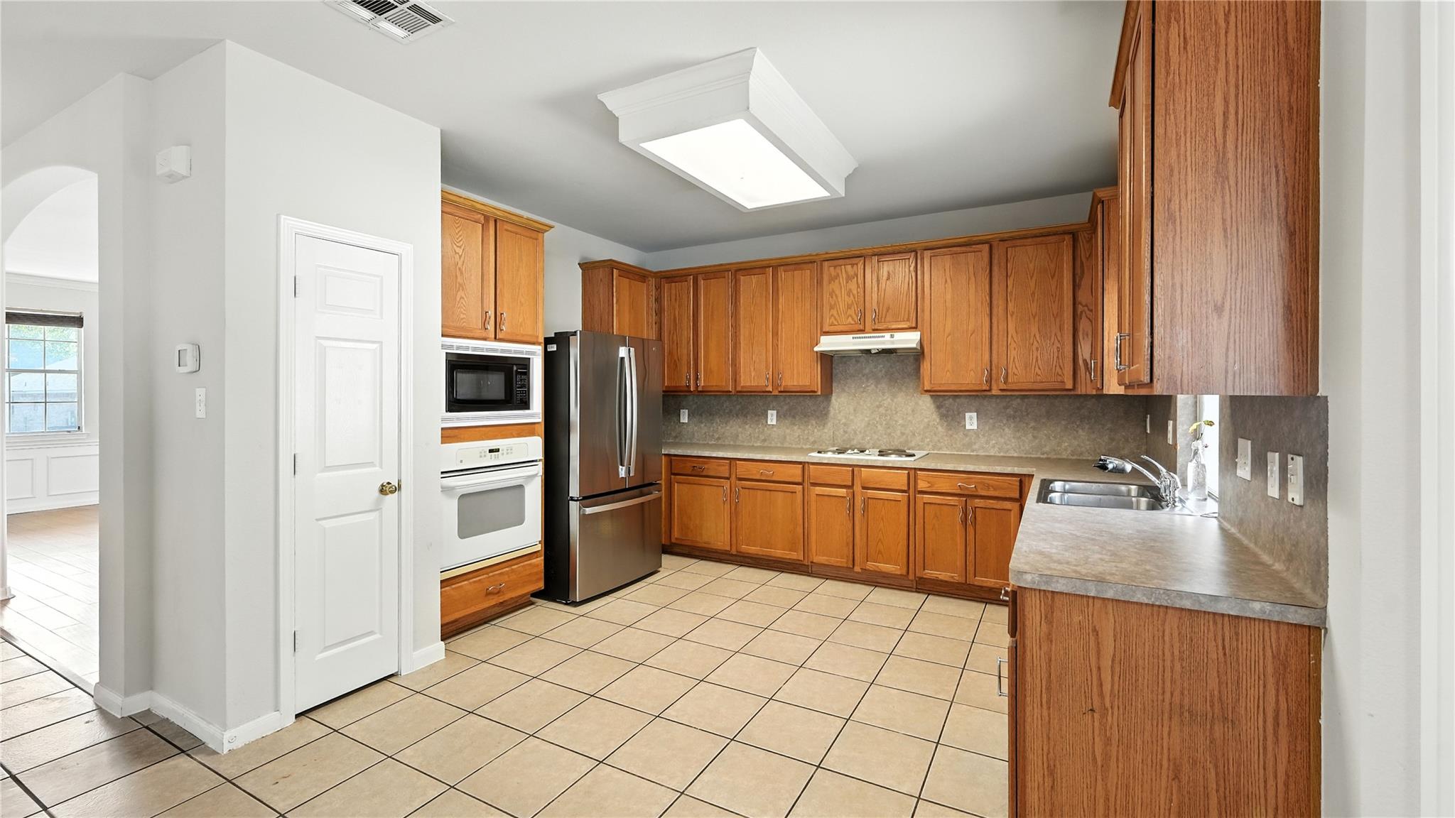 Image 6 of 29 For 2028 Heaton Hall Dr