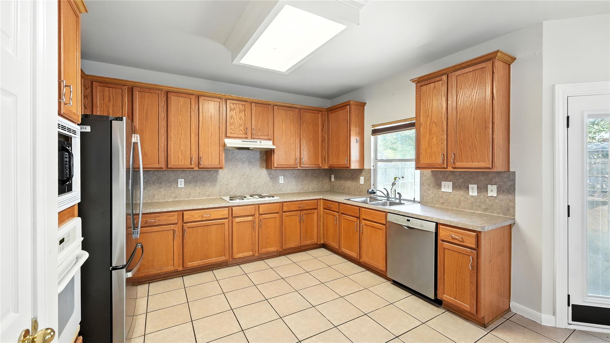 Image 7 of 29 For 2028 Heaton Hall Dr