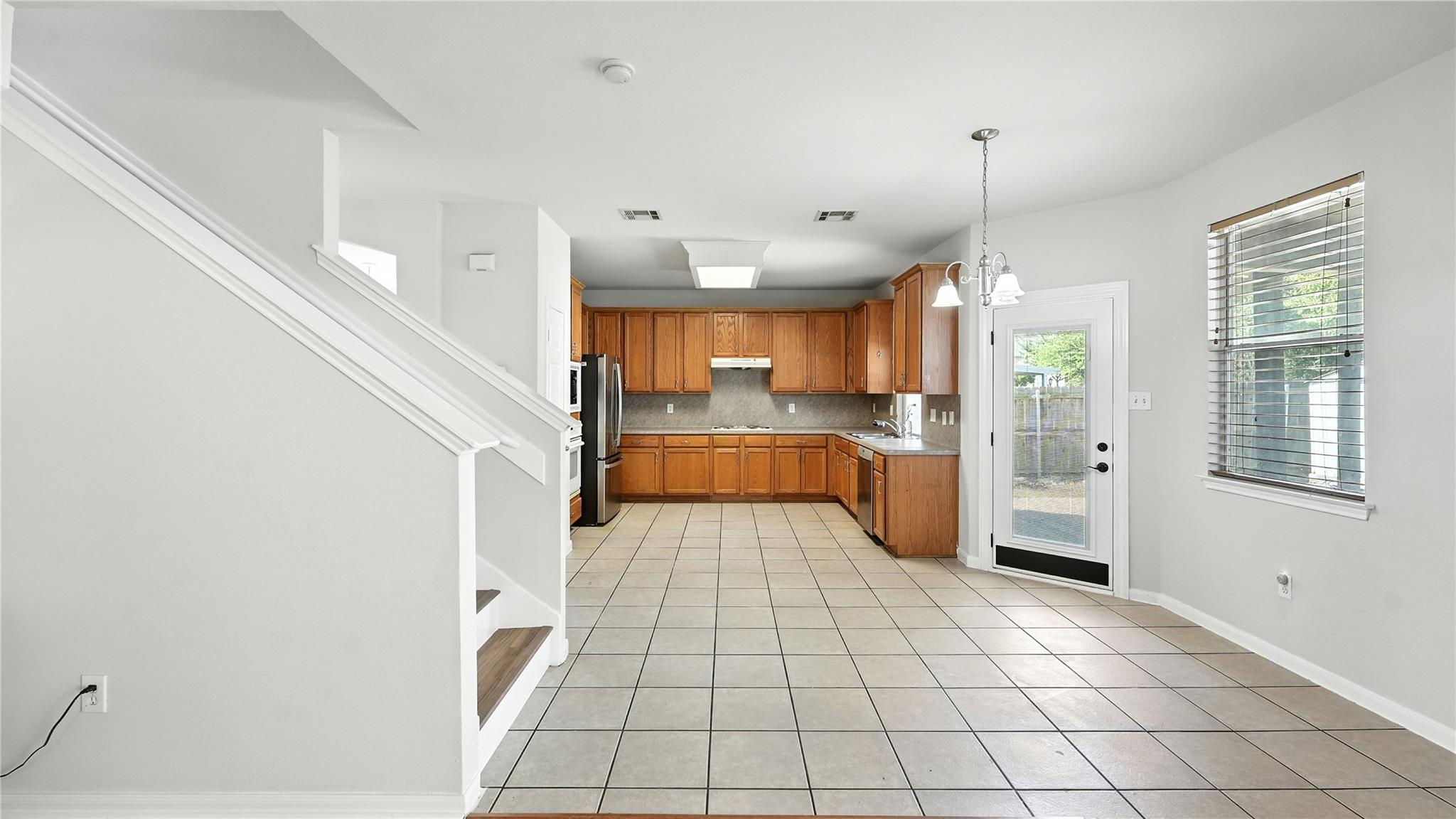 Image 8 of 29 For 2028 Heaton Hall Dr