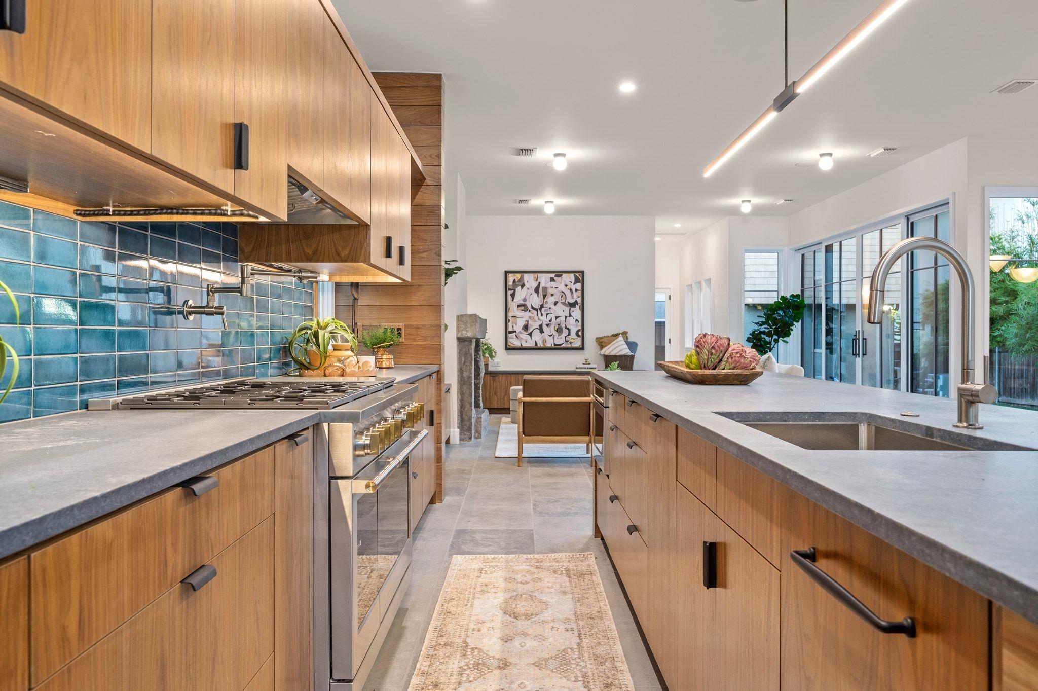 Image 11 of 39 For 706 Johanna St