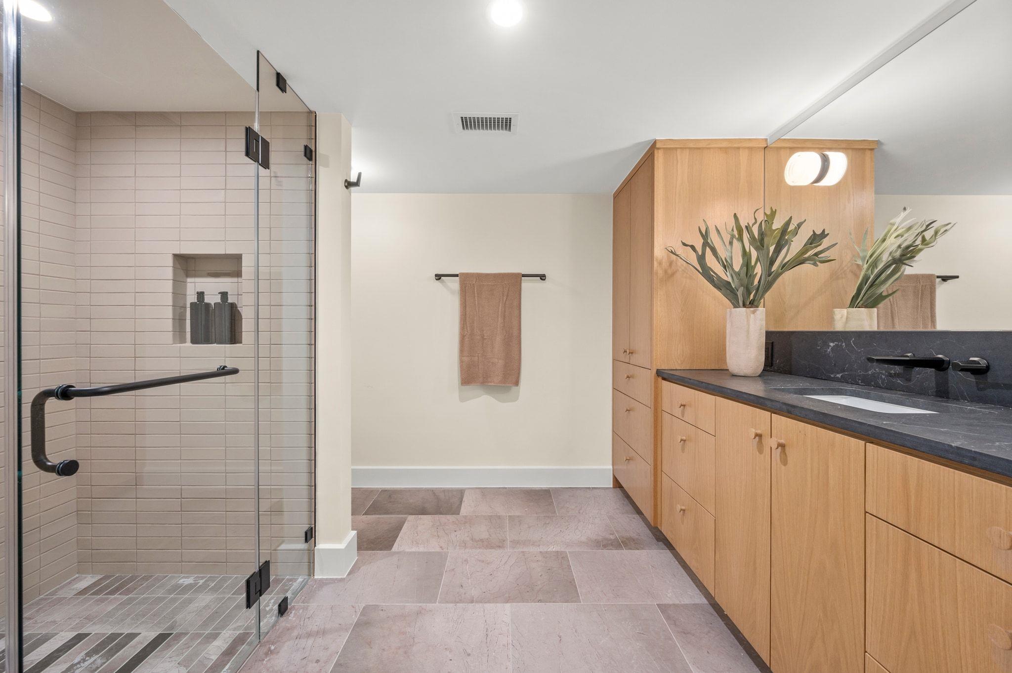 Image 27 of 39 For 706 Johanna St