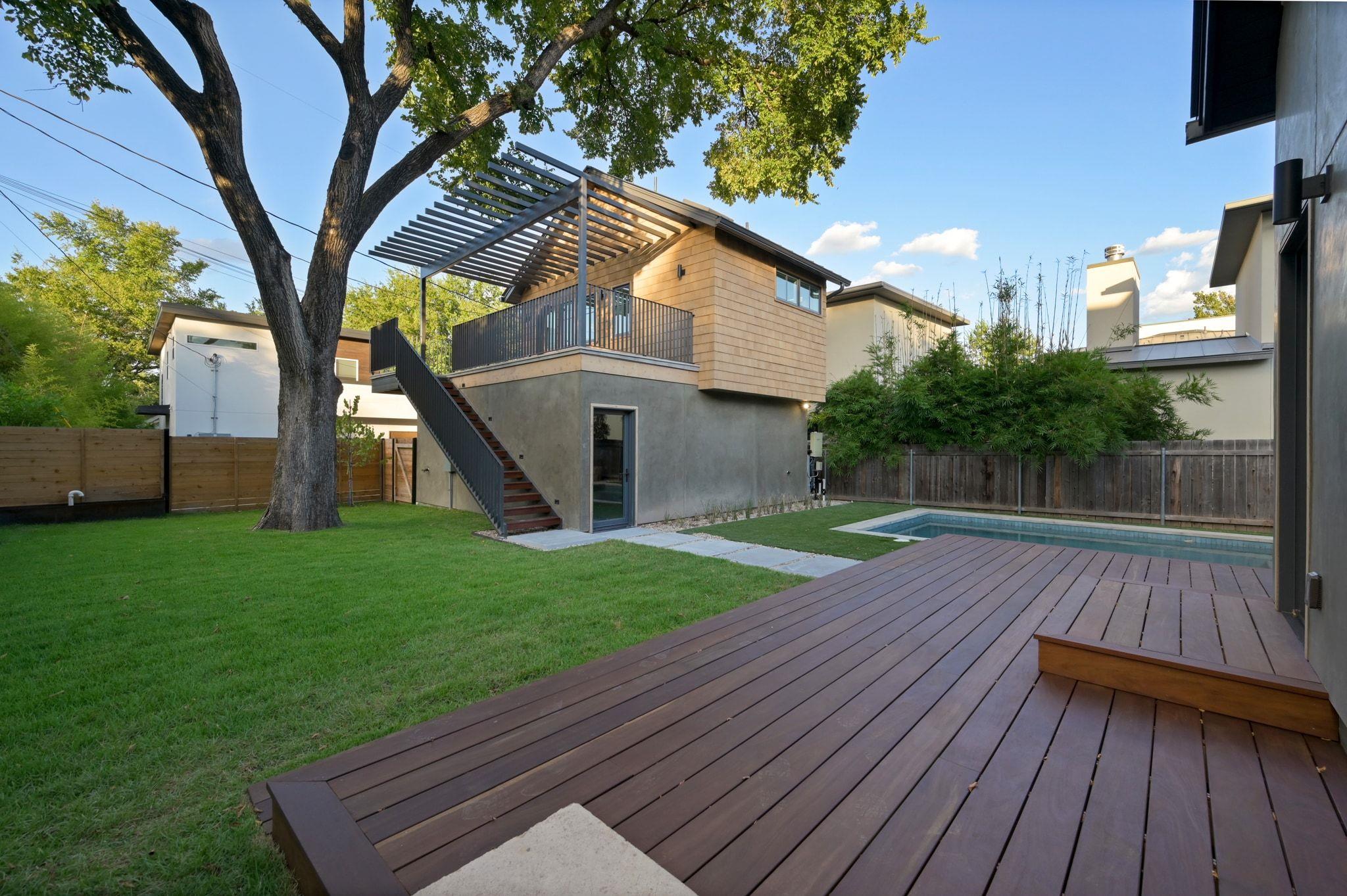 Image 33 of 39 For 706 Johanna St