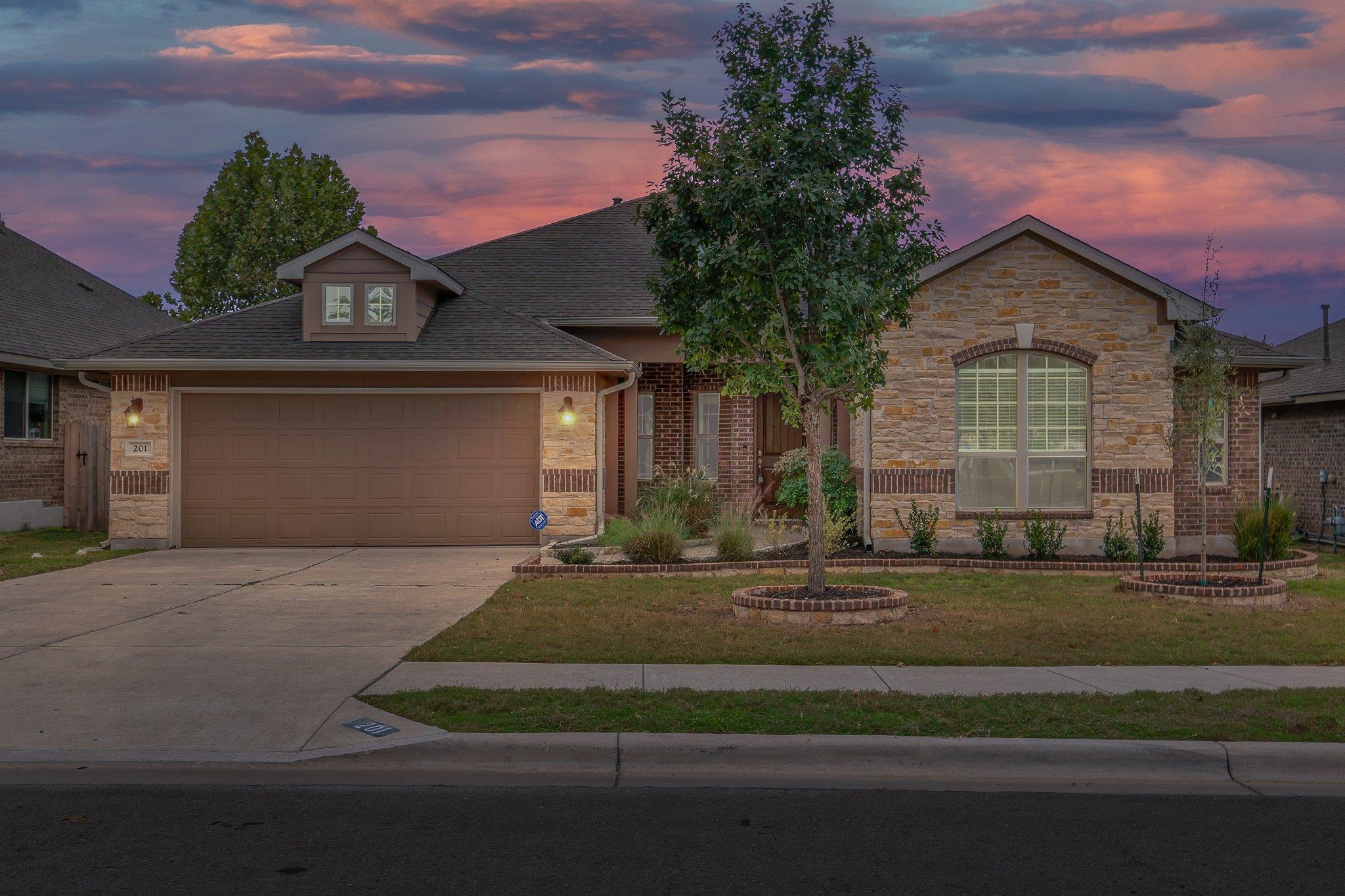 Details for 201 Loch Lomond St, Hutto, TX 78634