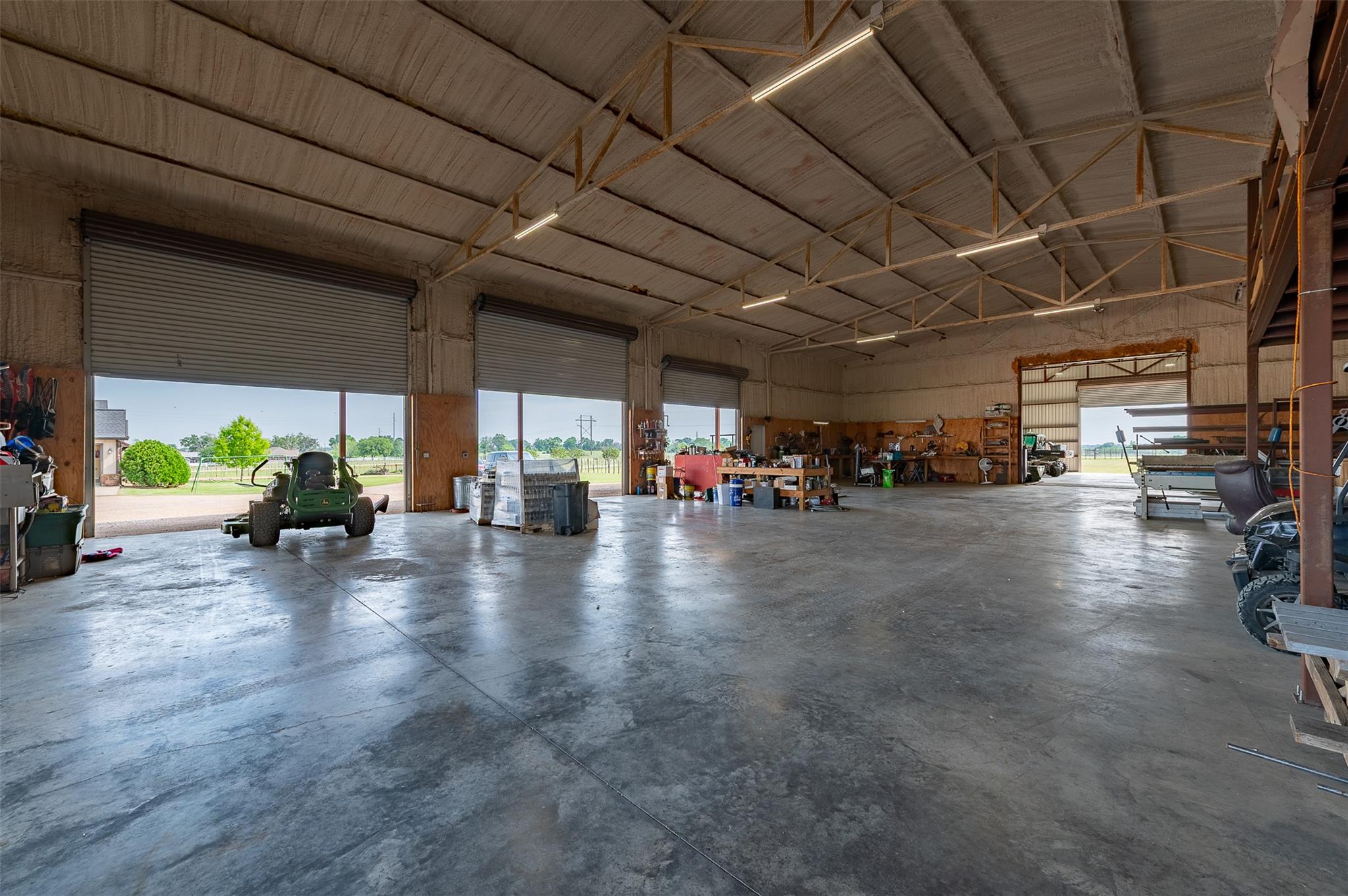 Image 32 of 39 For 2543 Fm 975  