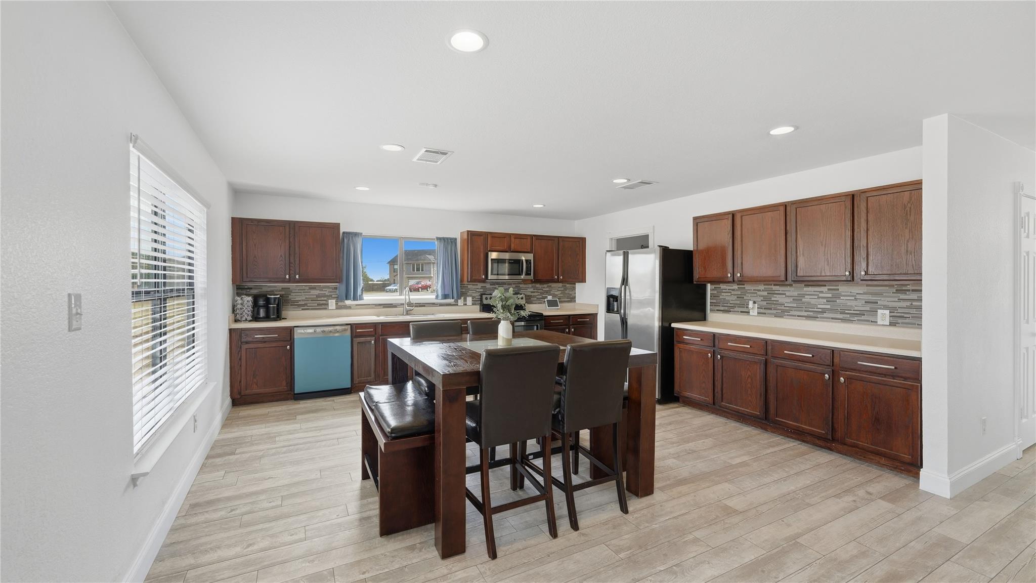 Image 12 of 40 For 585 Siebert Dr