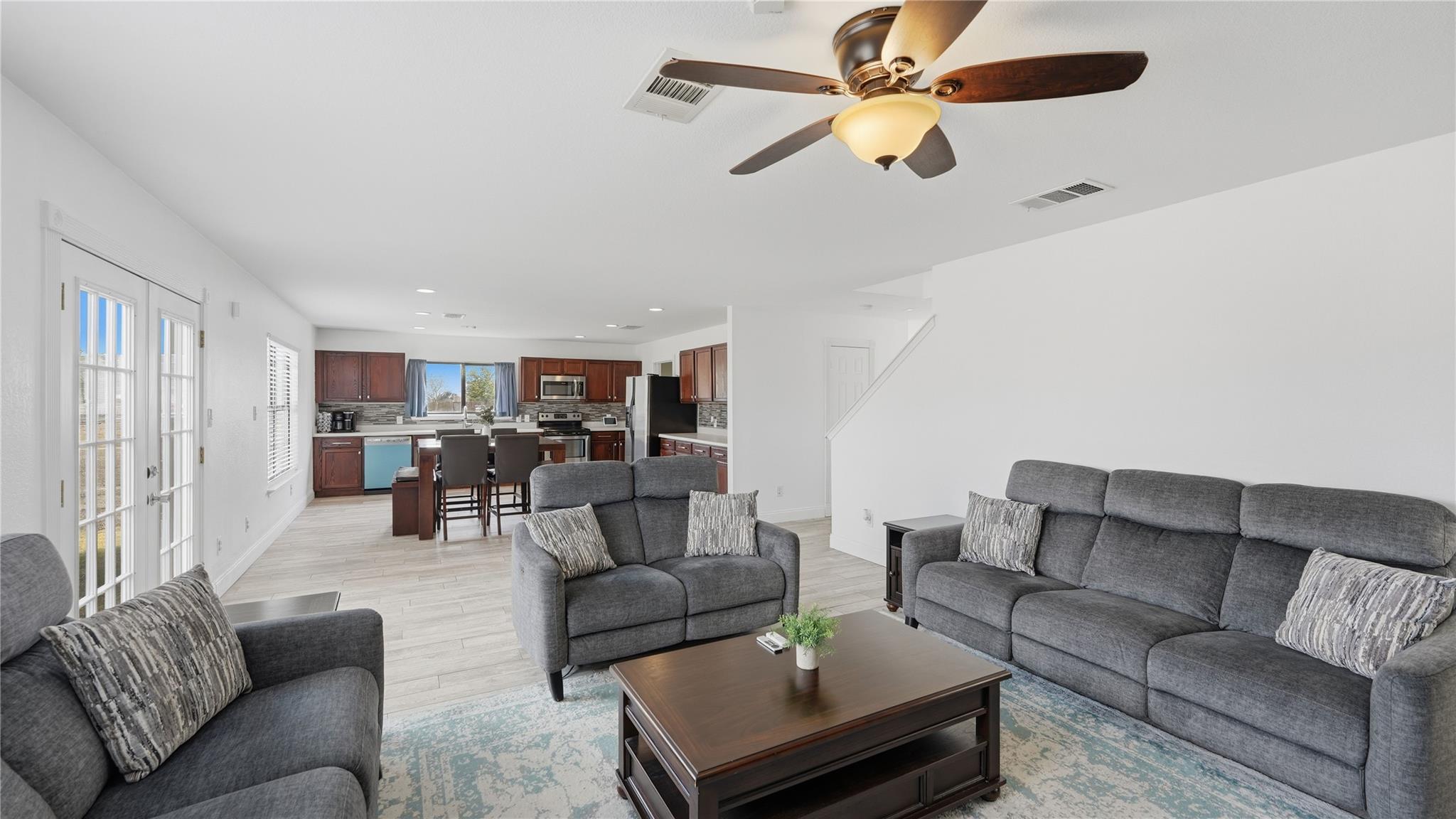 Image 14 of 40 For 585 Siebert Dr