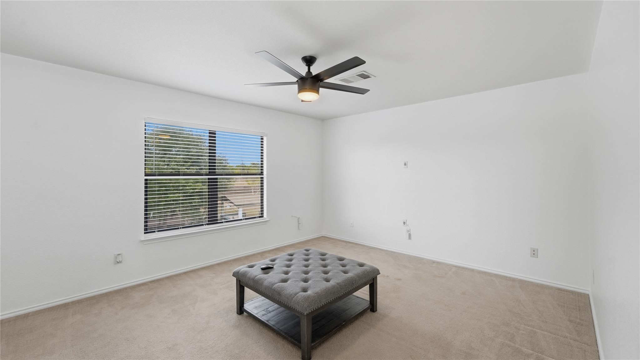 Image 22 of 40 For 585 Siebert Dr