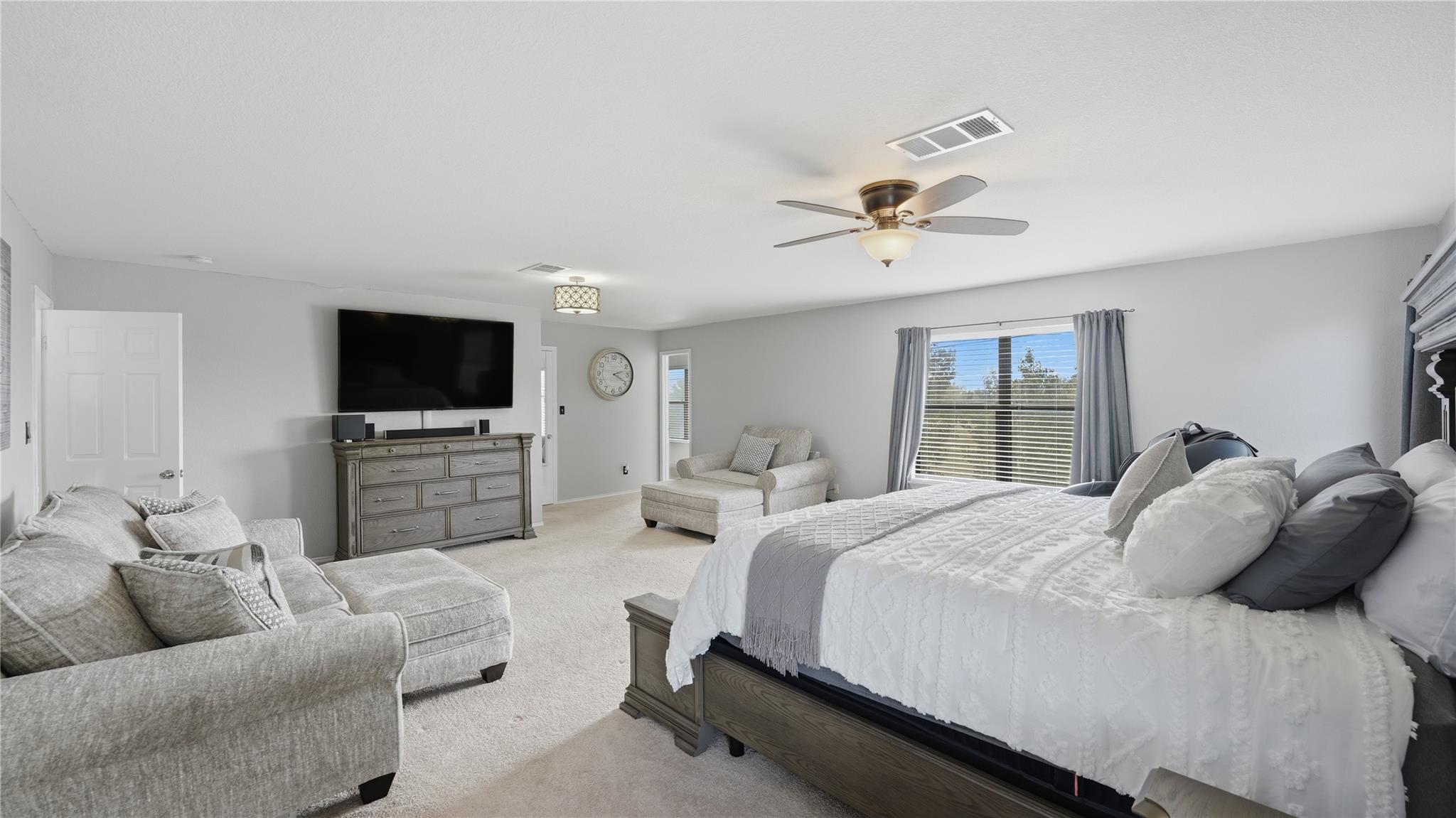 Image 24 of 40 For 585 Siebert Dr