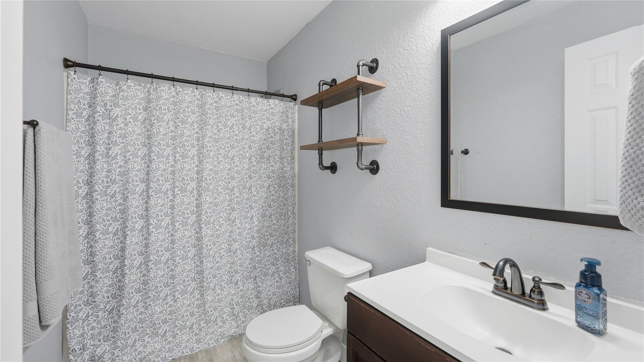 Image 27 of 40 For 585 Siebert Dr