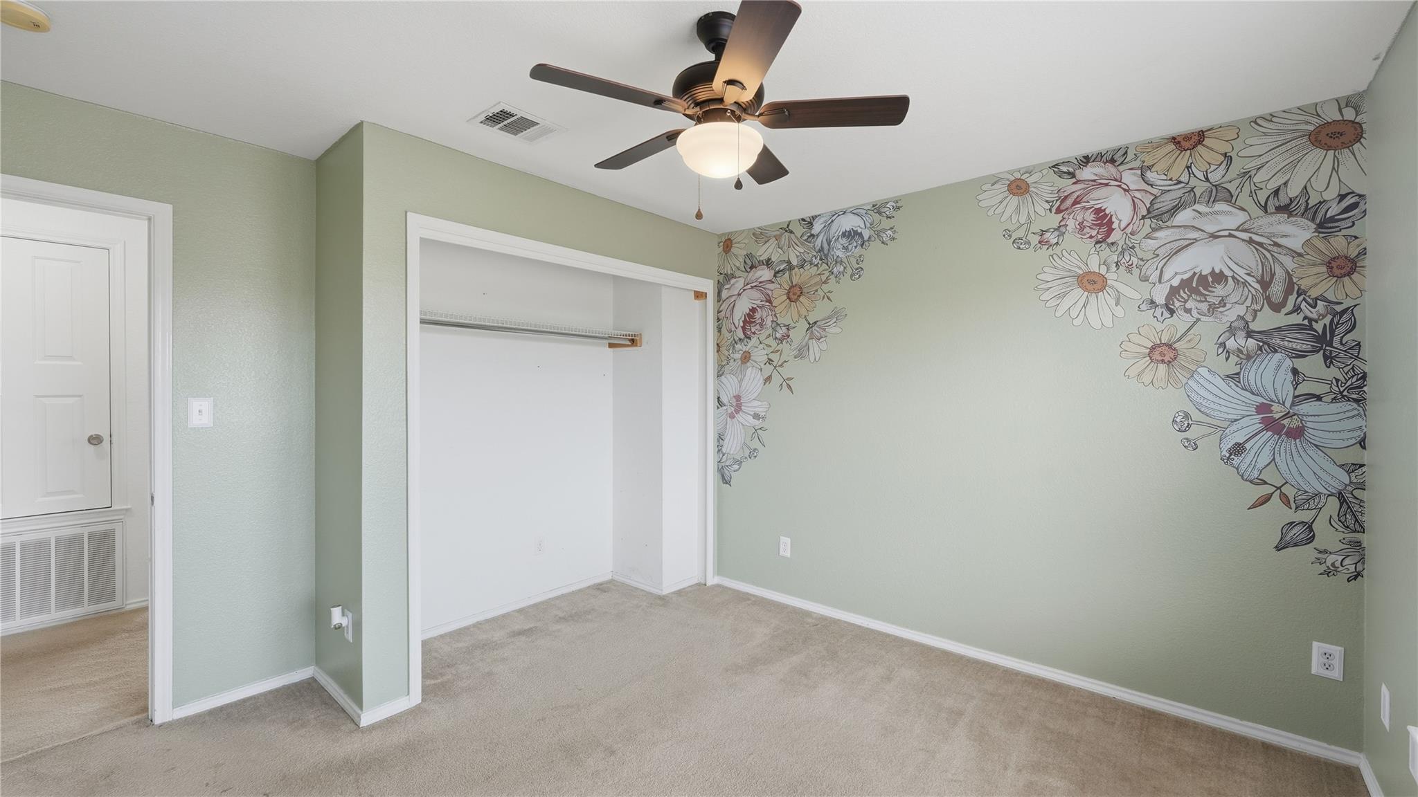 Image 29 of 40 For 585 Siebert Dr