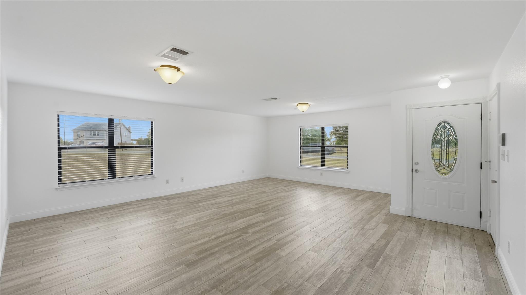 Image 3 of 40 For 585 Siebert Dr