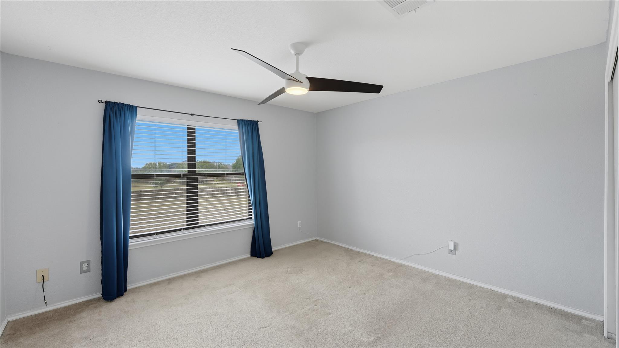 Image 33 of 40 For 585 Siebert Dr