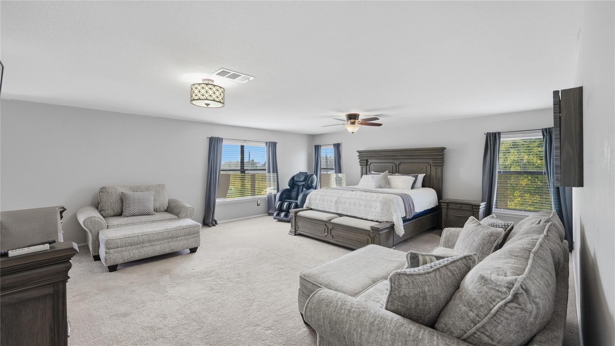 Image 34 of 40 For 585 Siebert Dr