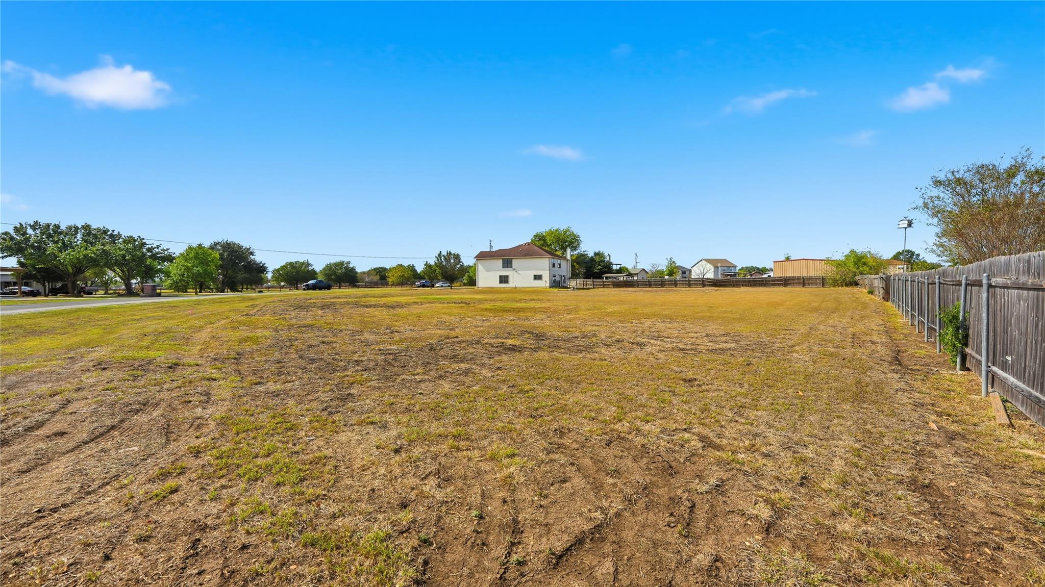 Image 39 of 40 For 585 Siebert Dr