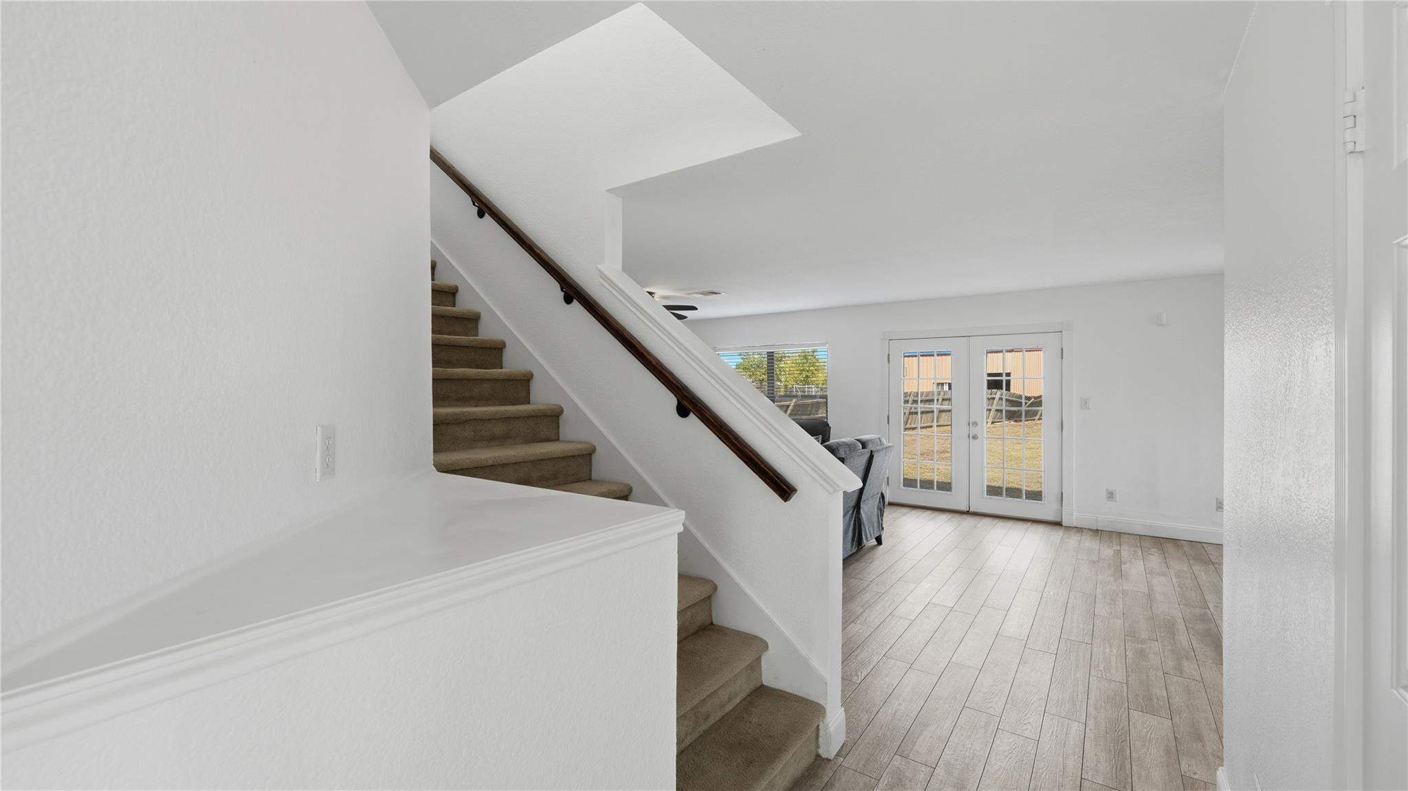 Image 6 of 40 For 585 Siebert Dr