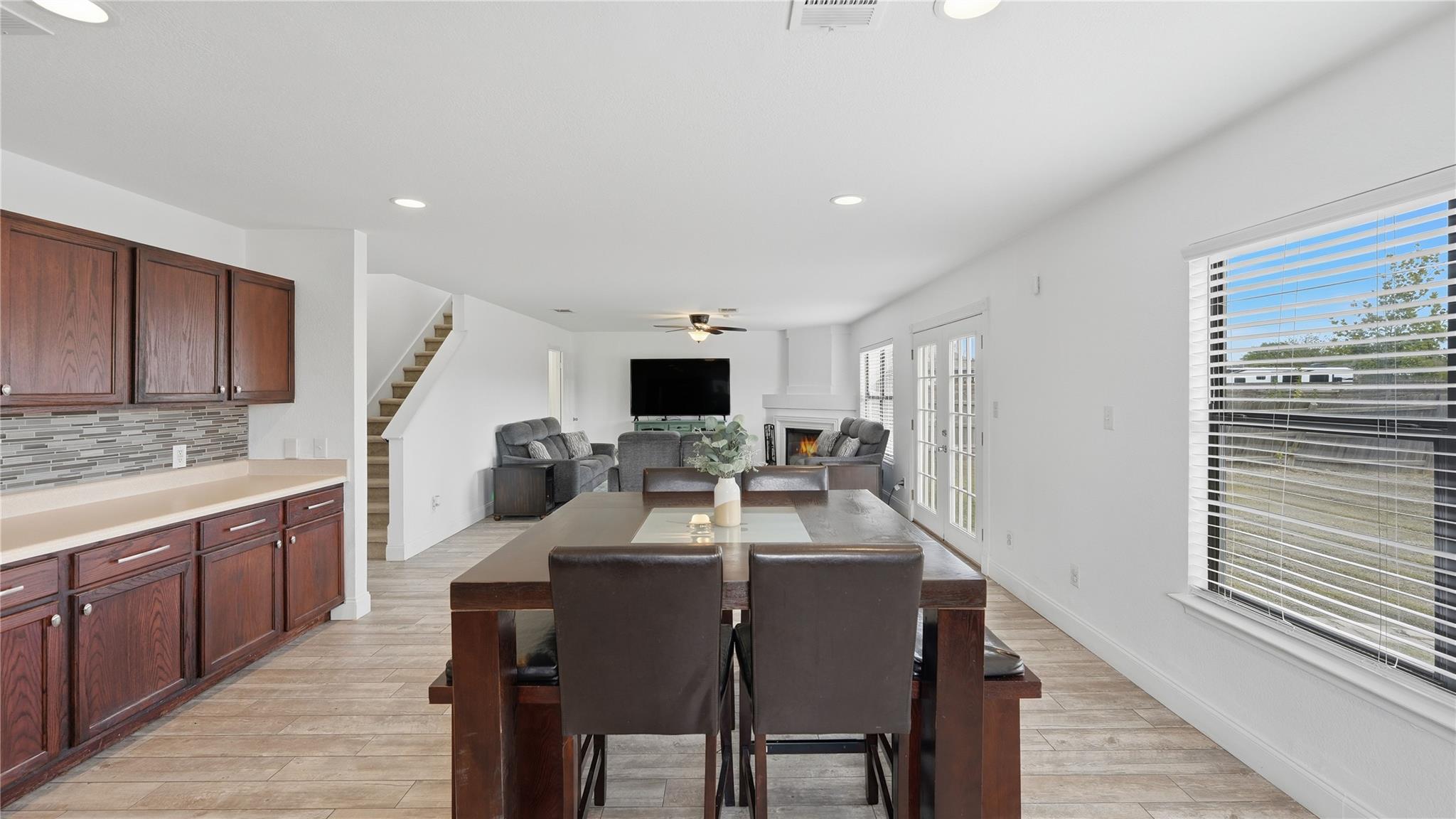 Image 9 of 40 For 585 Siebert Dr