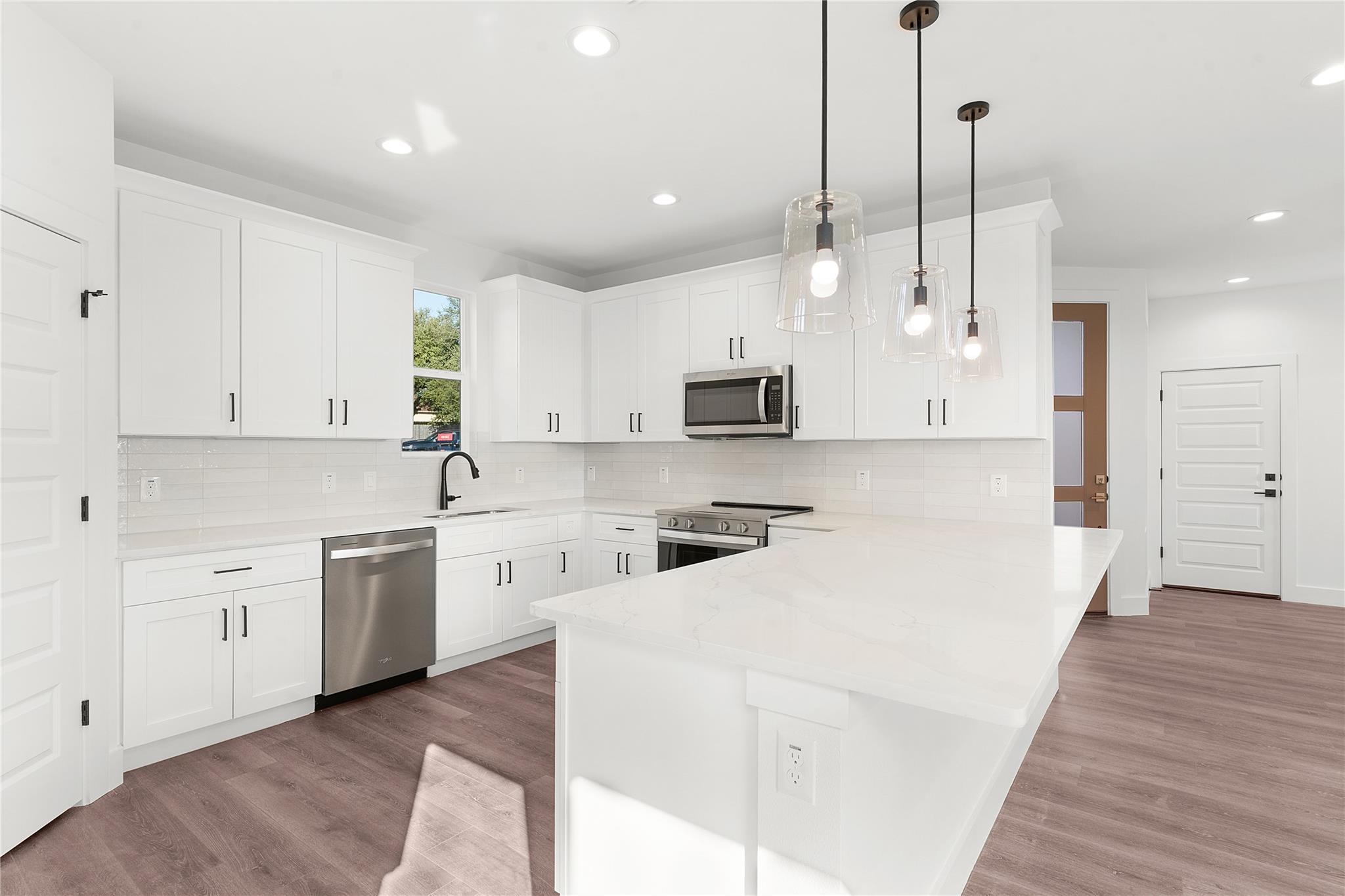 Image 4 of 40 For 105 Carmen Cv