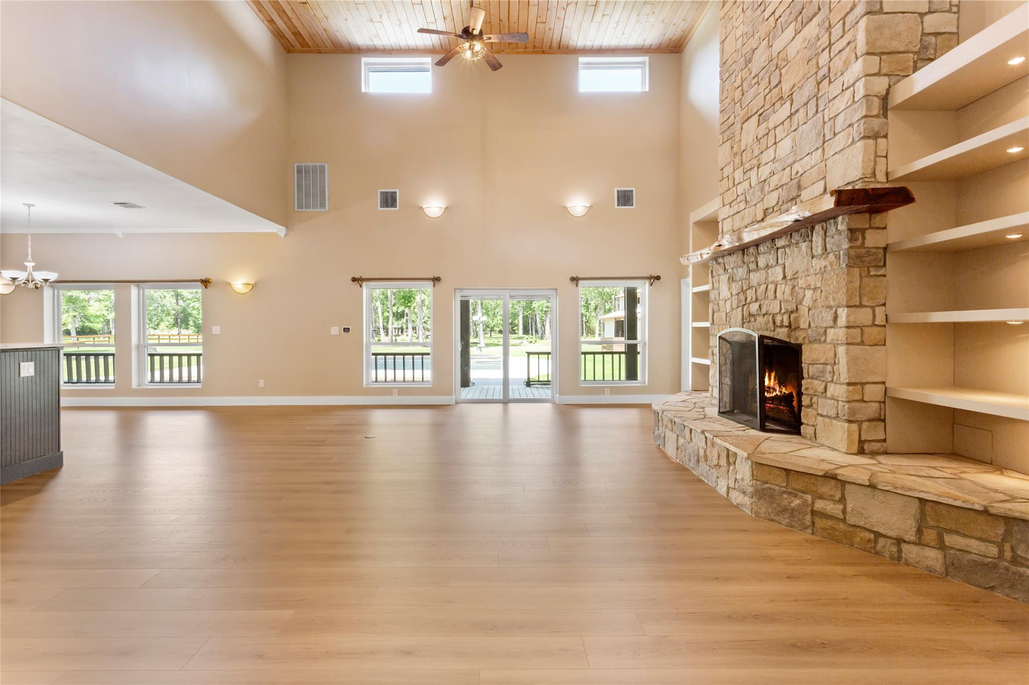 Image 5 of 36 For 419 Vista Del Lago Dr