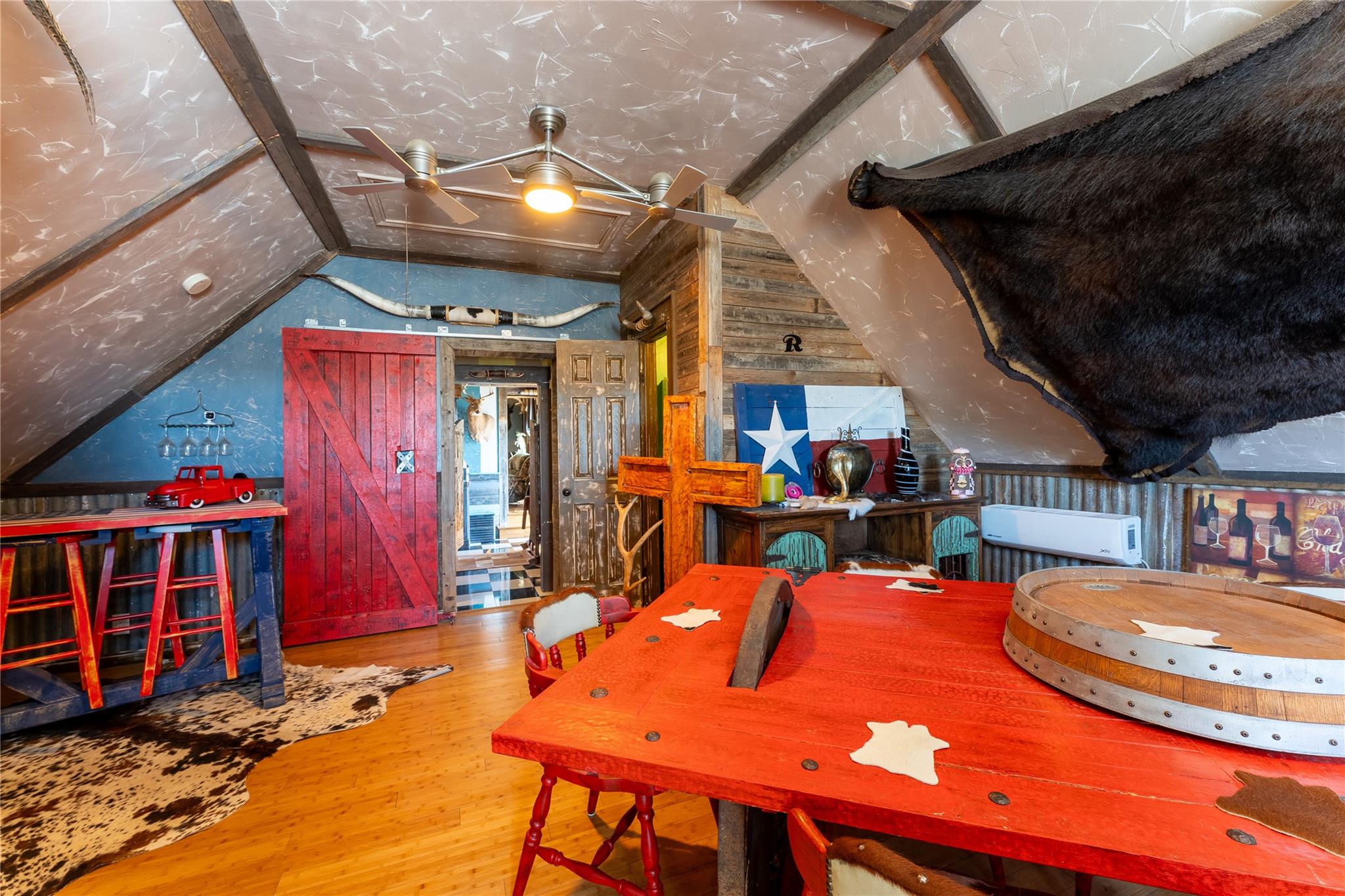 Image 10 of 39 For 3050 Contour Dr