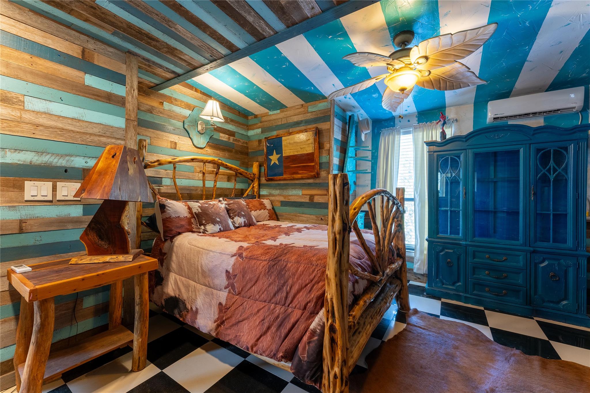 Image 14 of 39 For 3050 Contour Dr