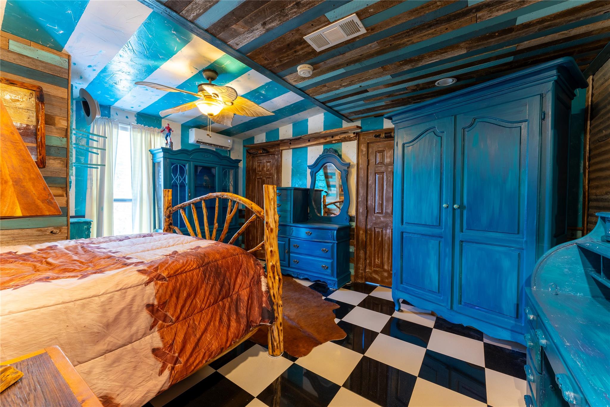 Image 15 of 39 For 3050 Contour Dr