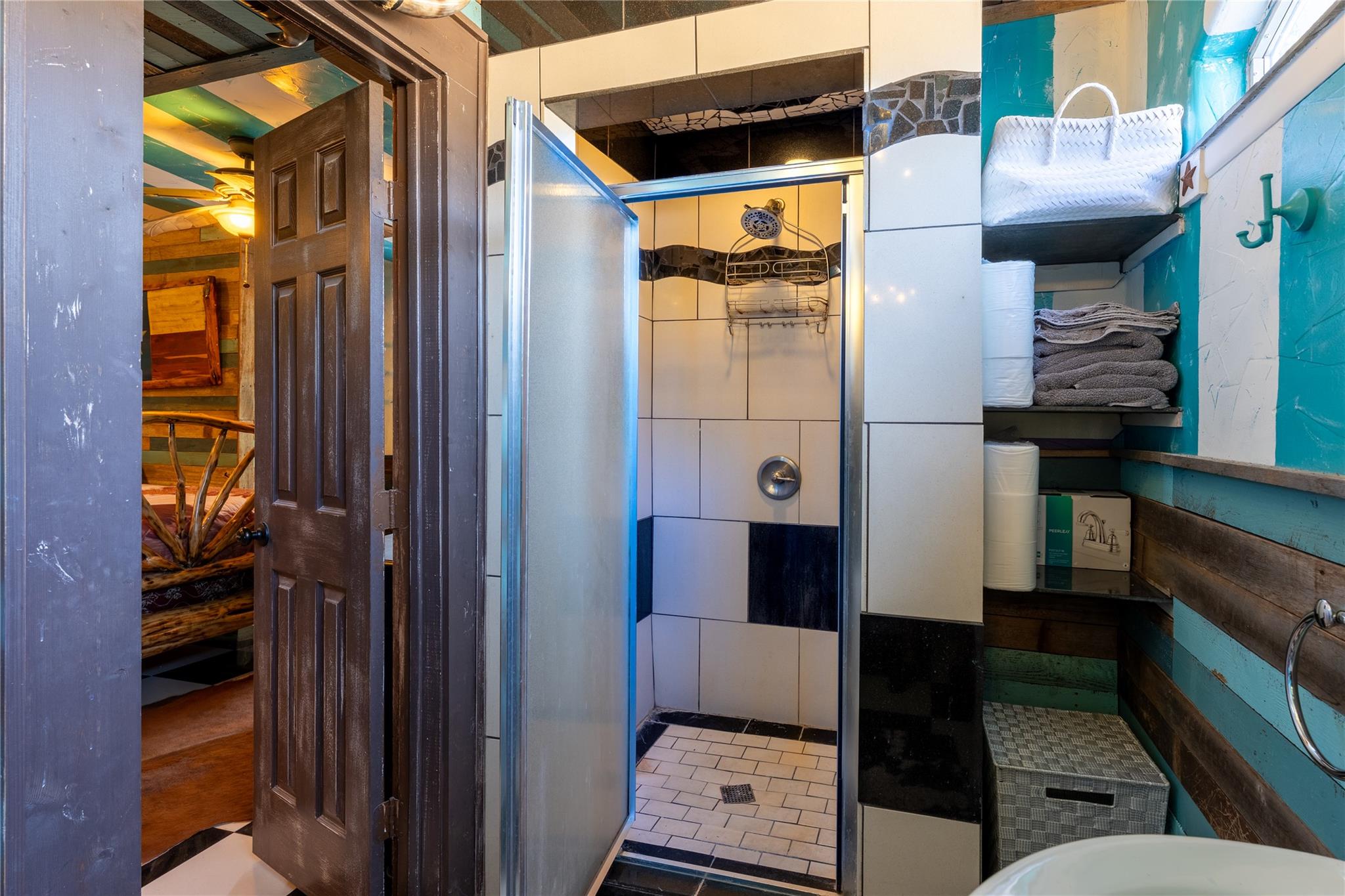 Image 16 of 39 For 3050 Contour Dr