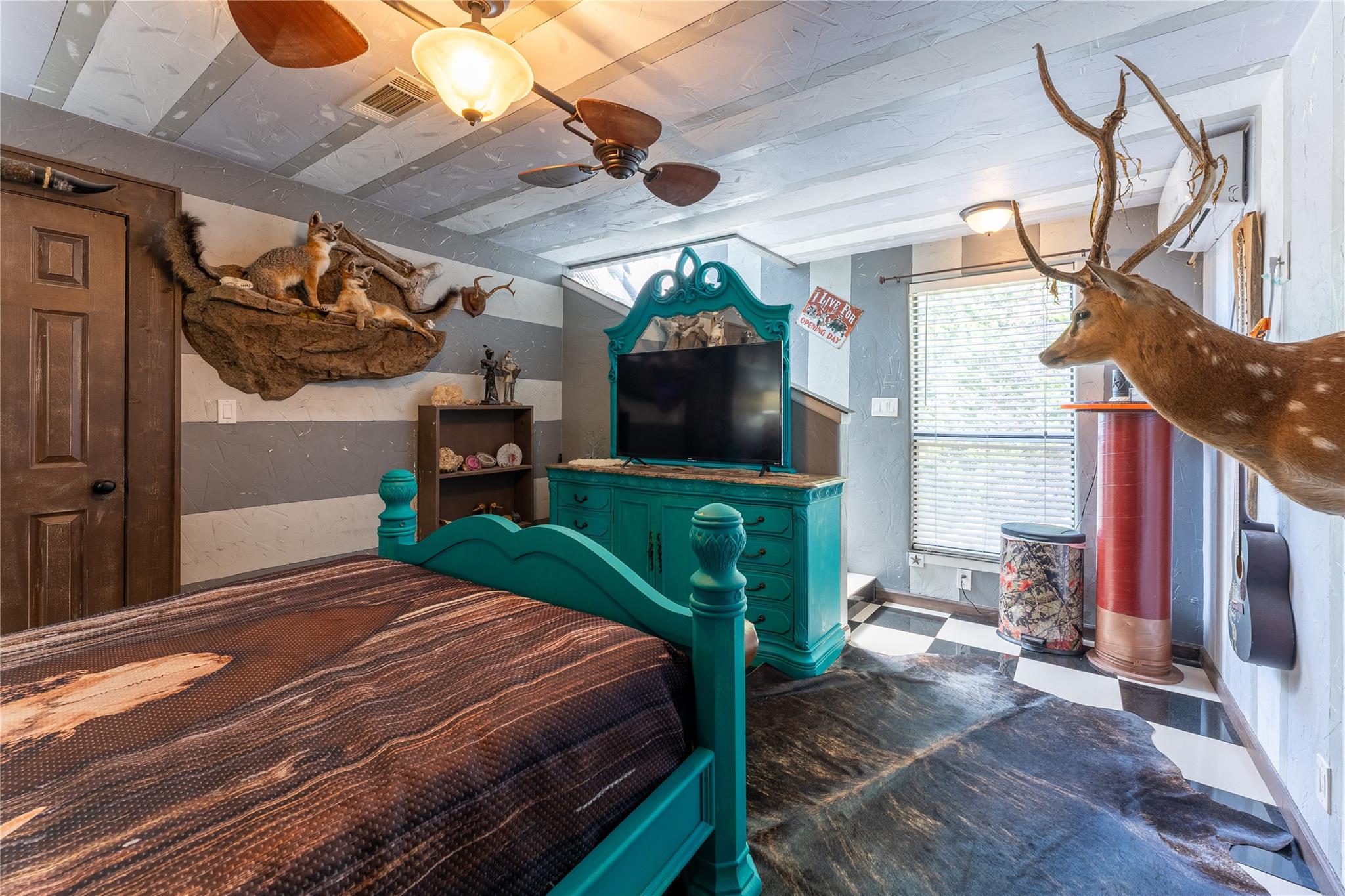 Image 18 of 39 For 3050 Contour Dr