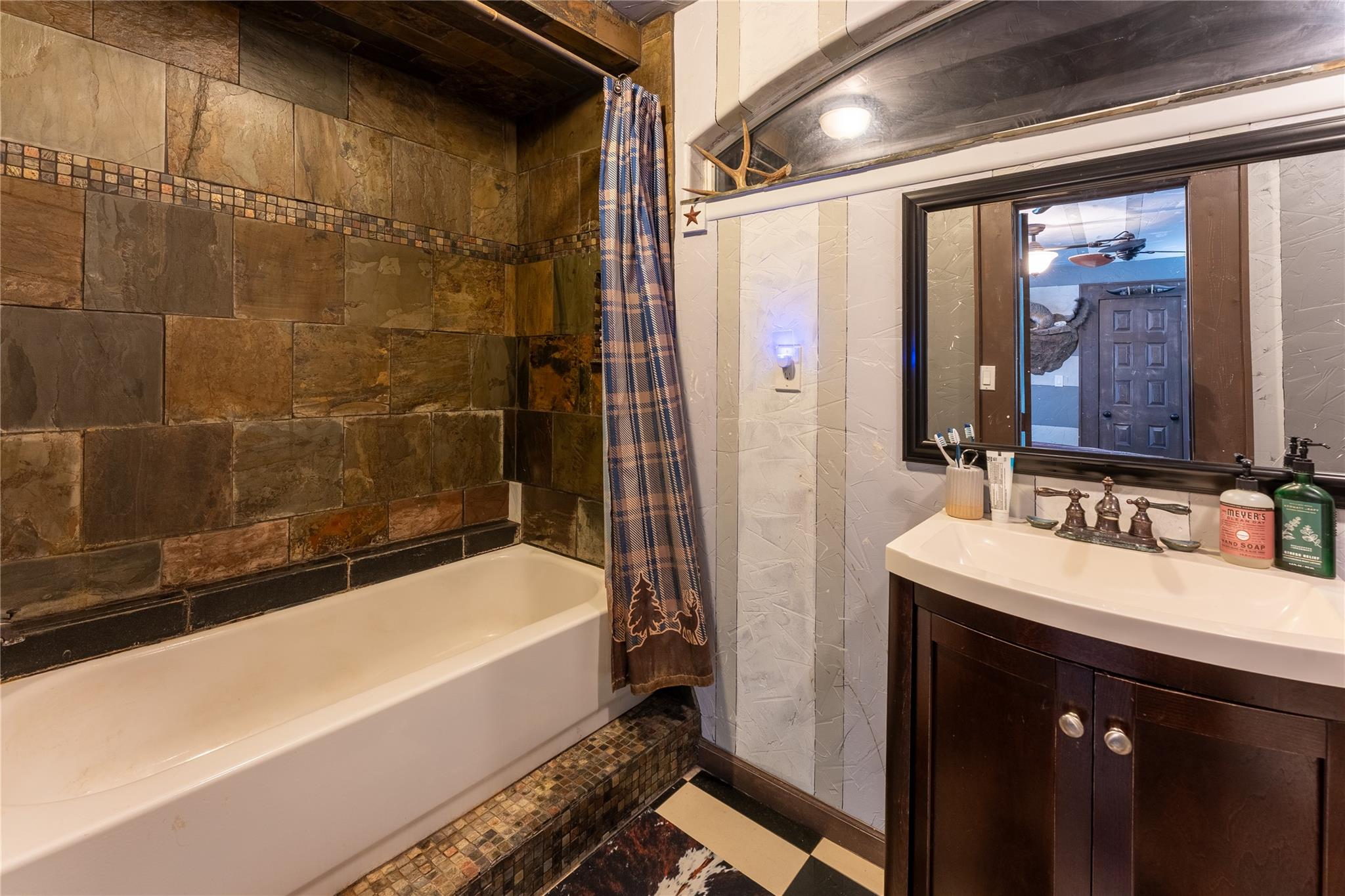 Image 19 of 39 For 3050 Contour Dr