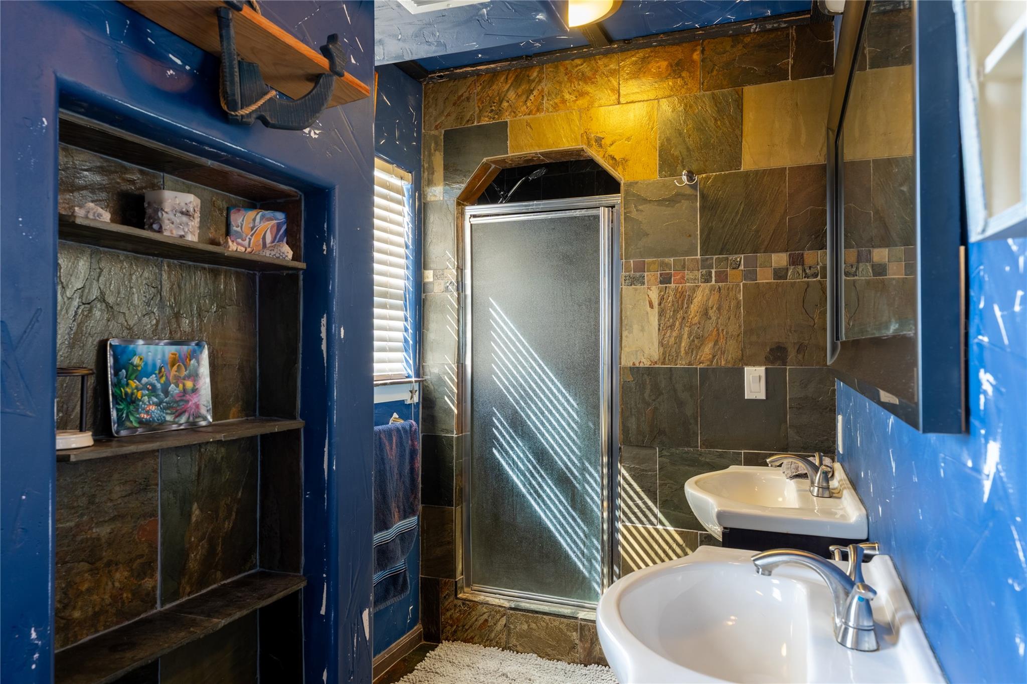 Image 22 of 39 For 3050 Contour Dr