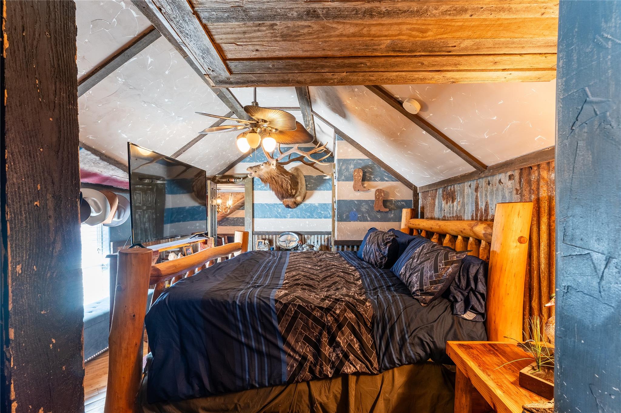 Image 6 of 39 For 3050 Contour Dr