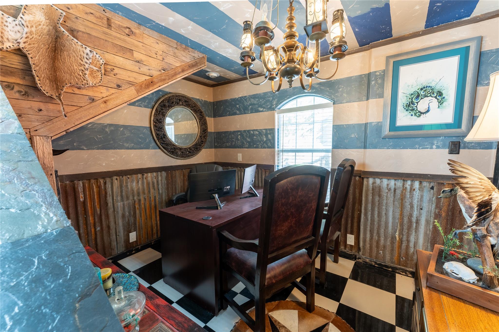 Image 8 of 39 For 3050 Contour Dr