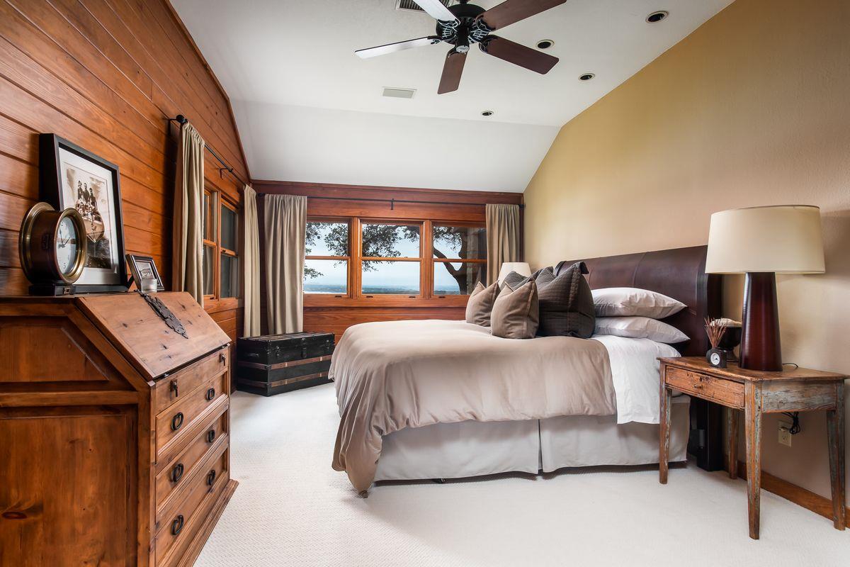 Image 12 of 37 For 4424 Eck Ln 