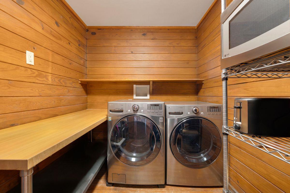 Image 15 of 37 For 4424 Eck Ln 