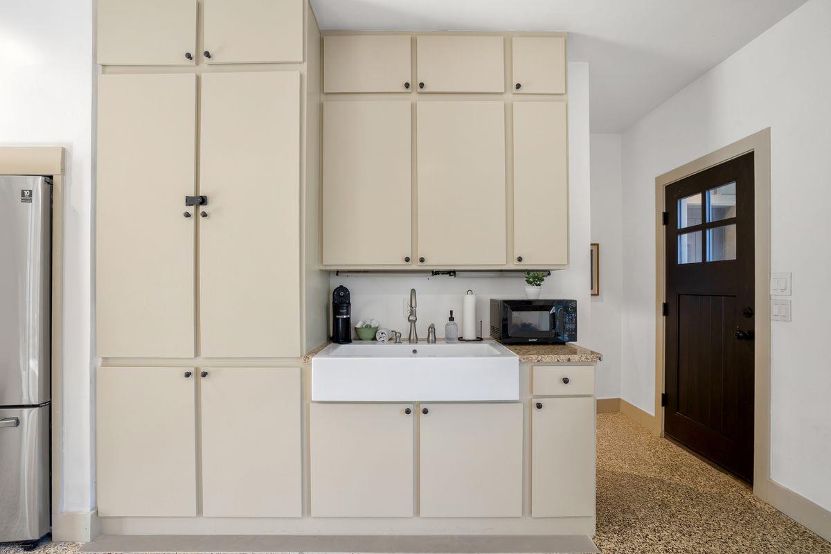 Image 25 of 37 For 4424 Eck Ln 