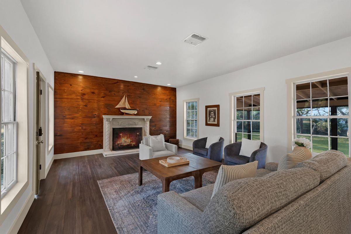 Image 28 of 37 For 4424 Eck Ln 