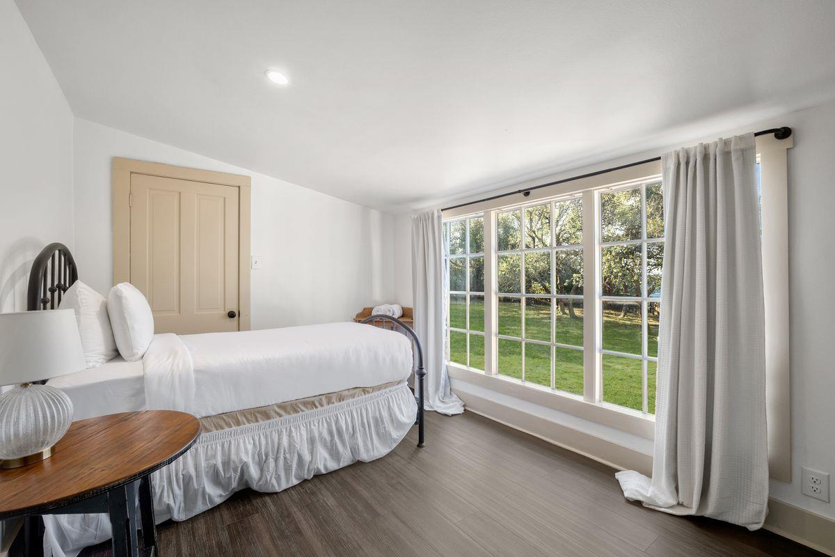 Image 30 of 37 For 4424 Eck Ln 