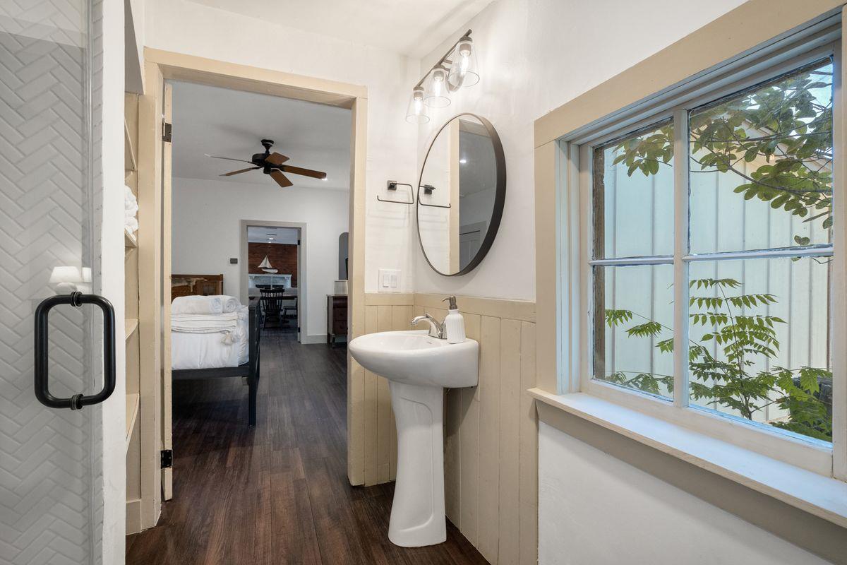 Image 32 of 37 For 4424 Eck Ln 