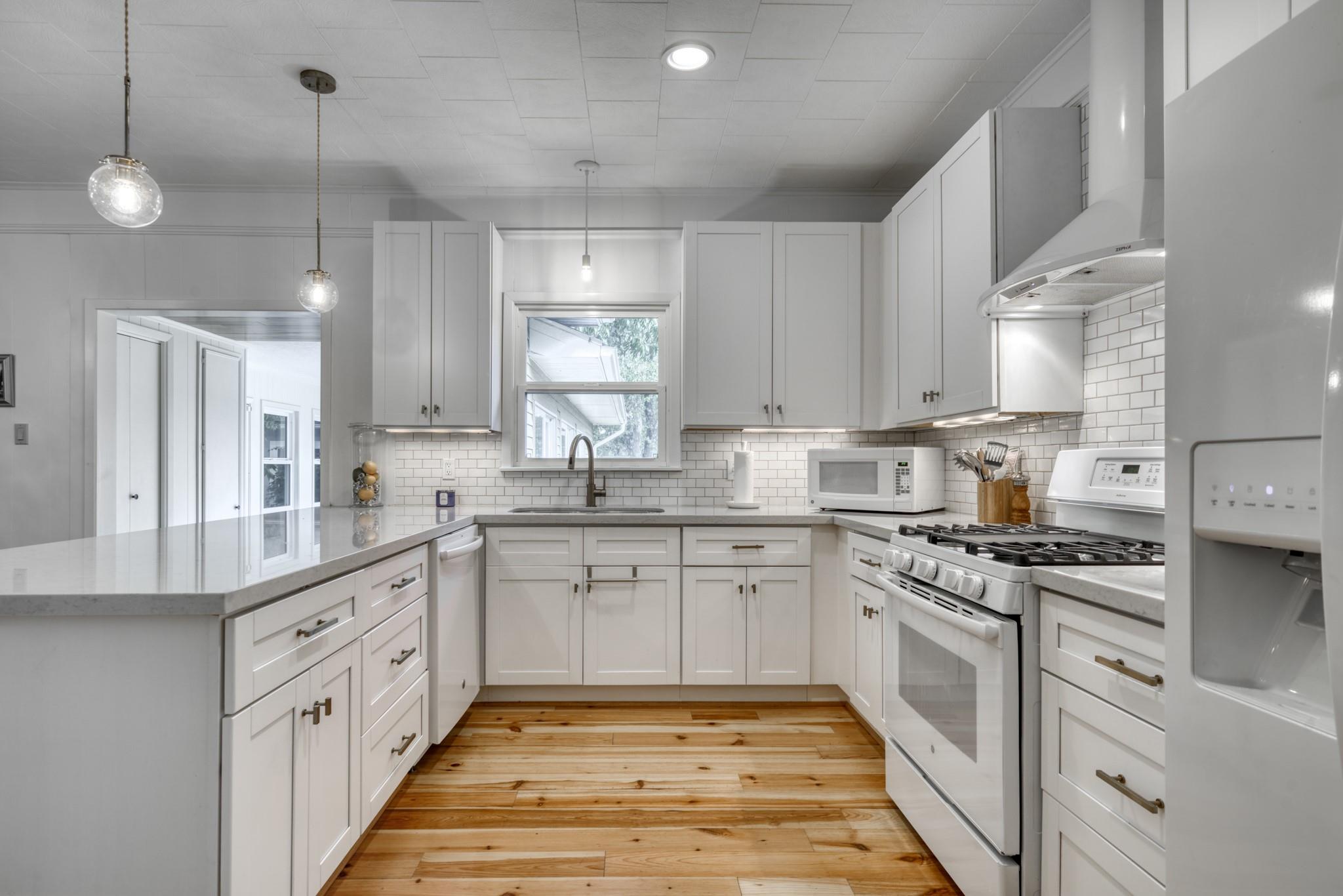 Image 11 of 33 For 1524 Highway 159 W