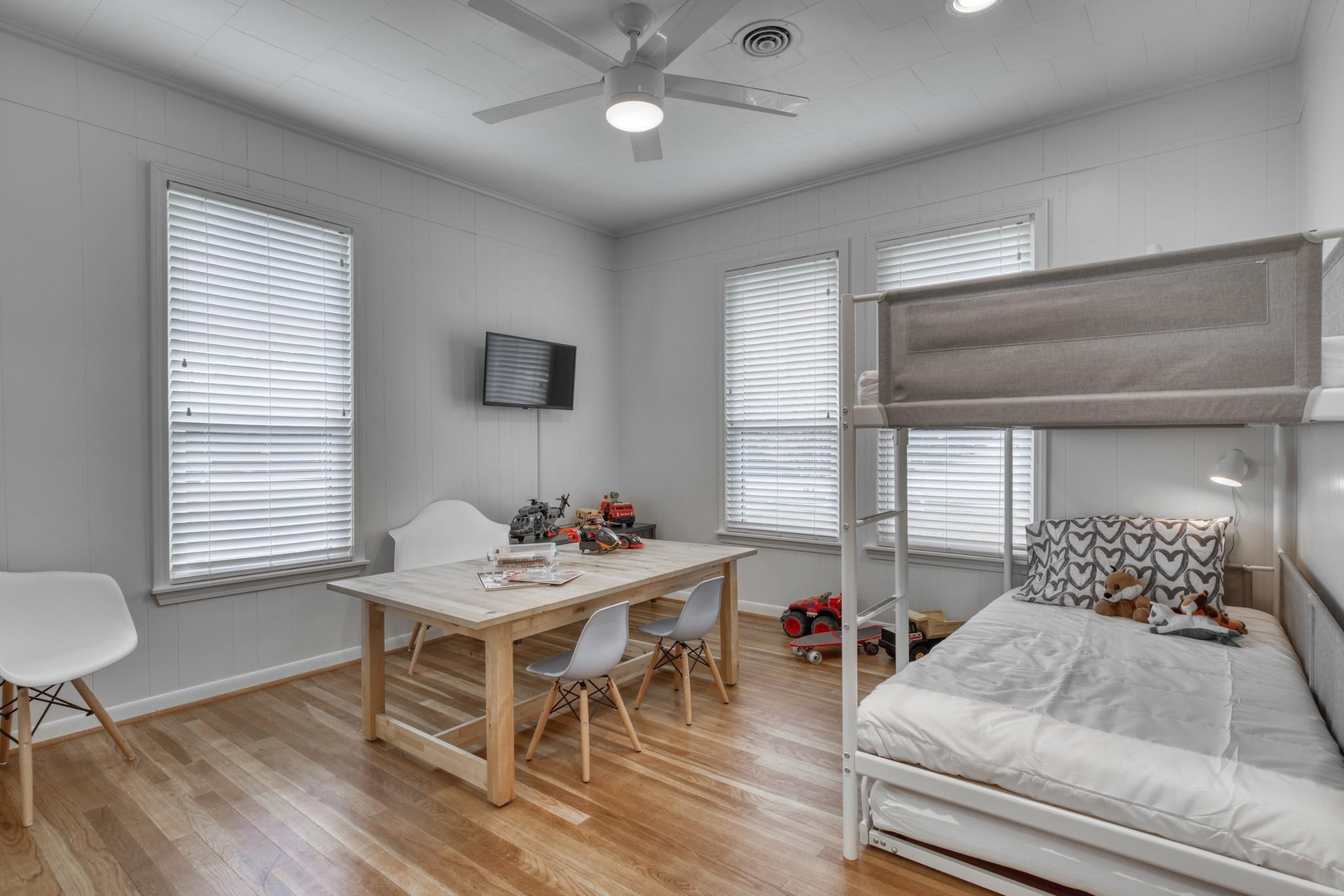 Image 18 of 33 For 1524 Highway 159 W