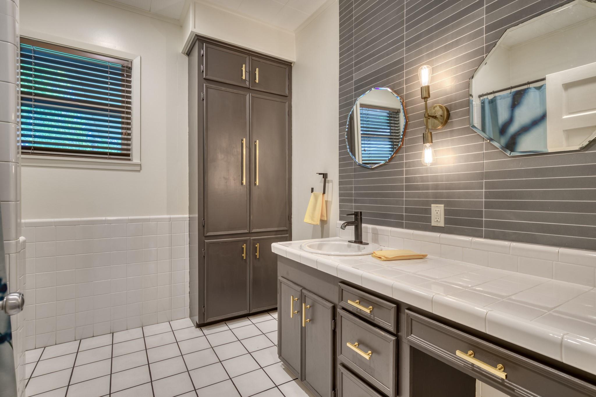 Image 19 of 33 For 1524 Highway 159 W