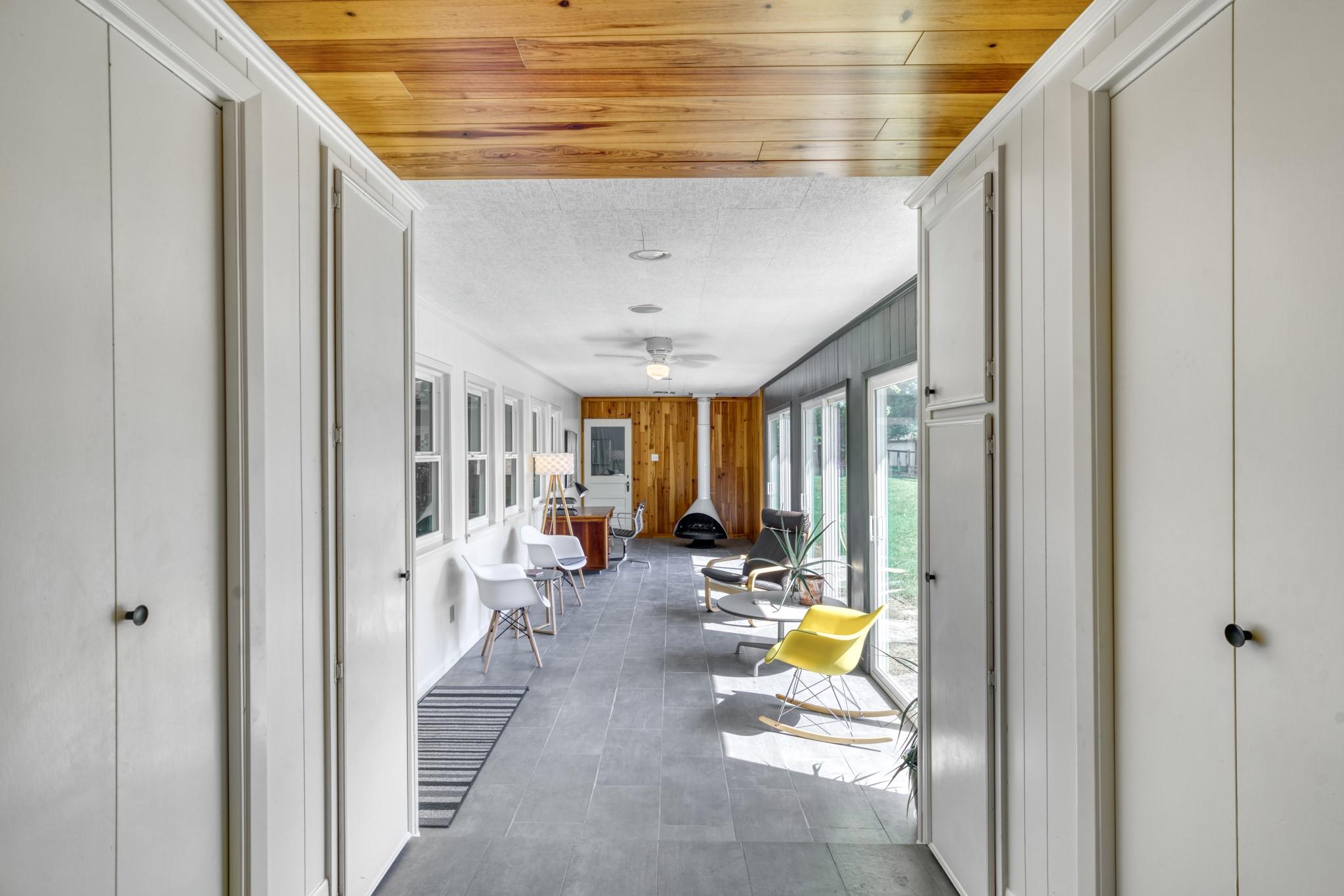 Image 21 of 33 For 1524 Highway 159 W