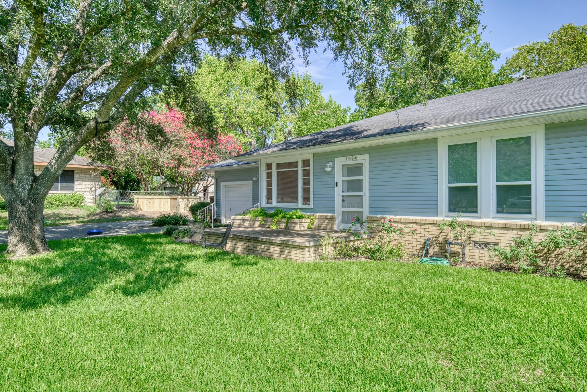 Image 4 of 33 For 1524 Highway 159 W