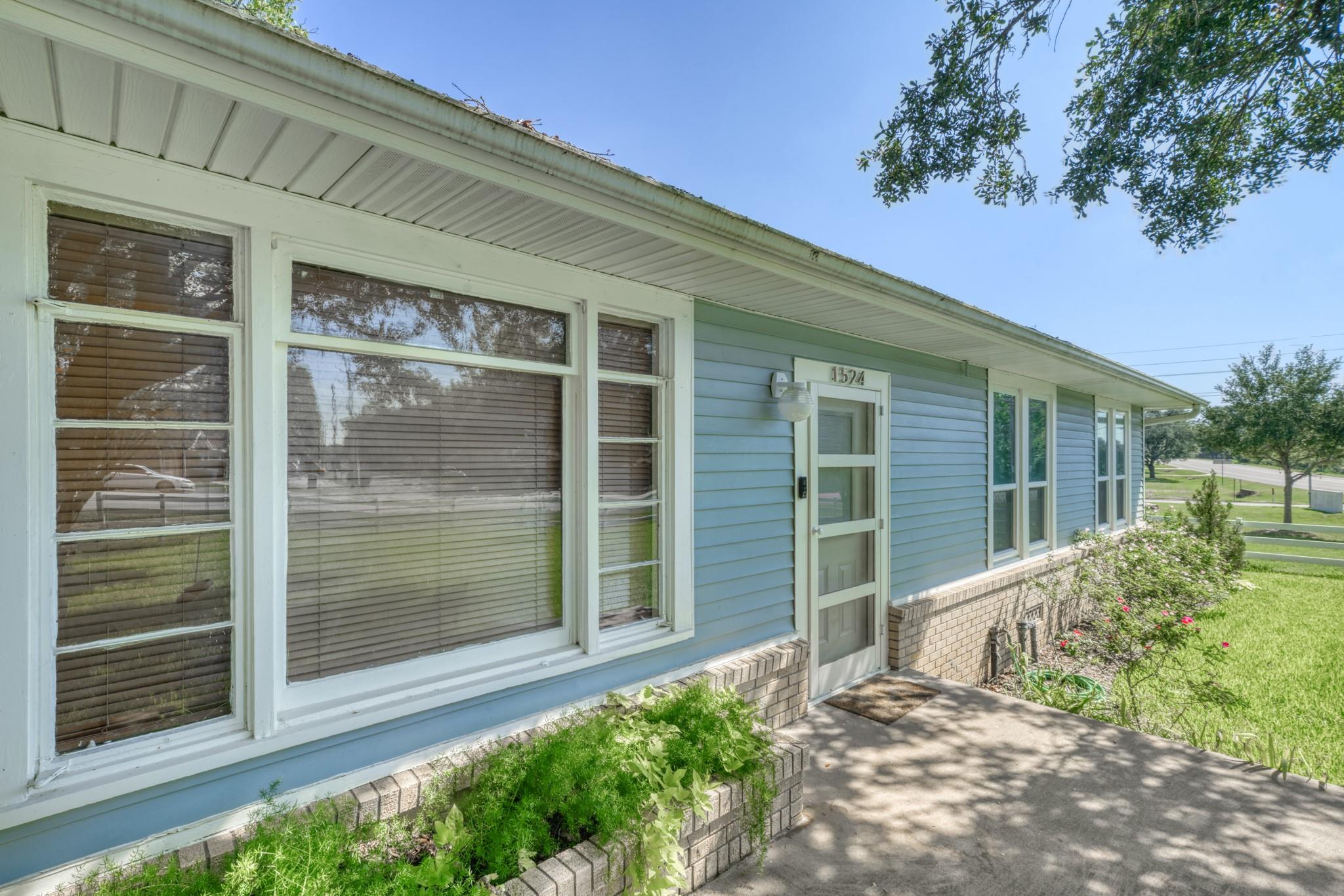 Image 5 of 33 For 1524 Highway 159 W