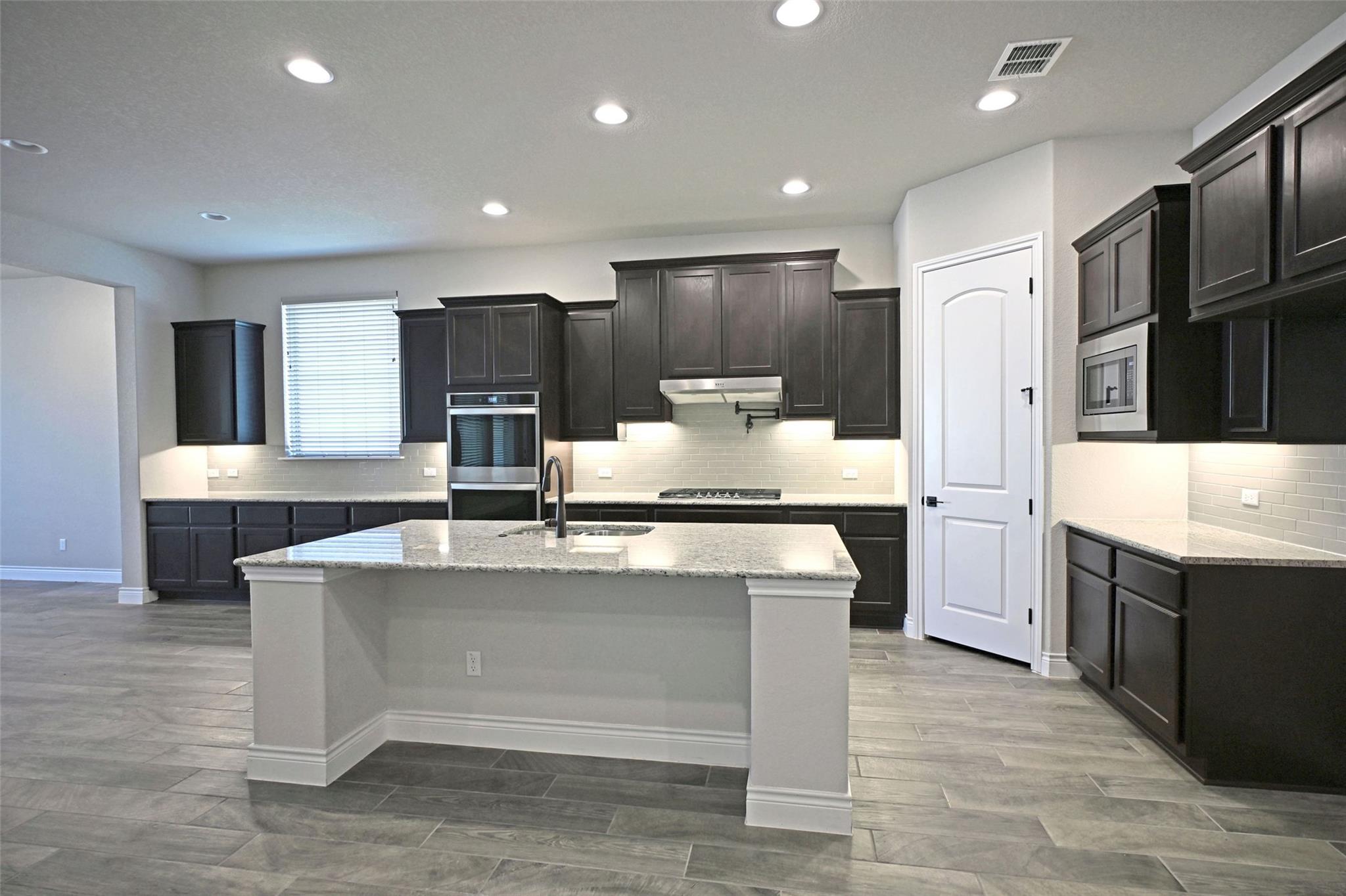 Image 10 of 32 For 588 Vale Ct 