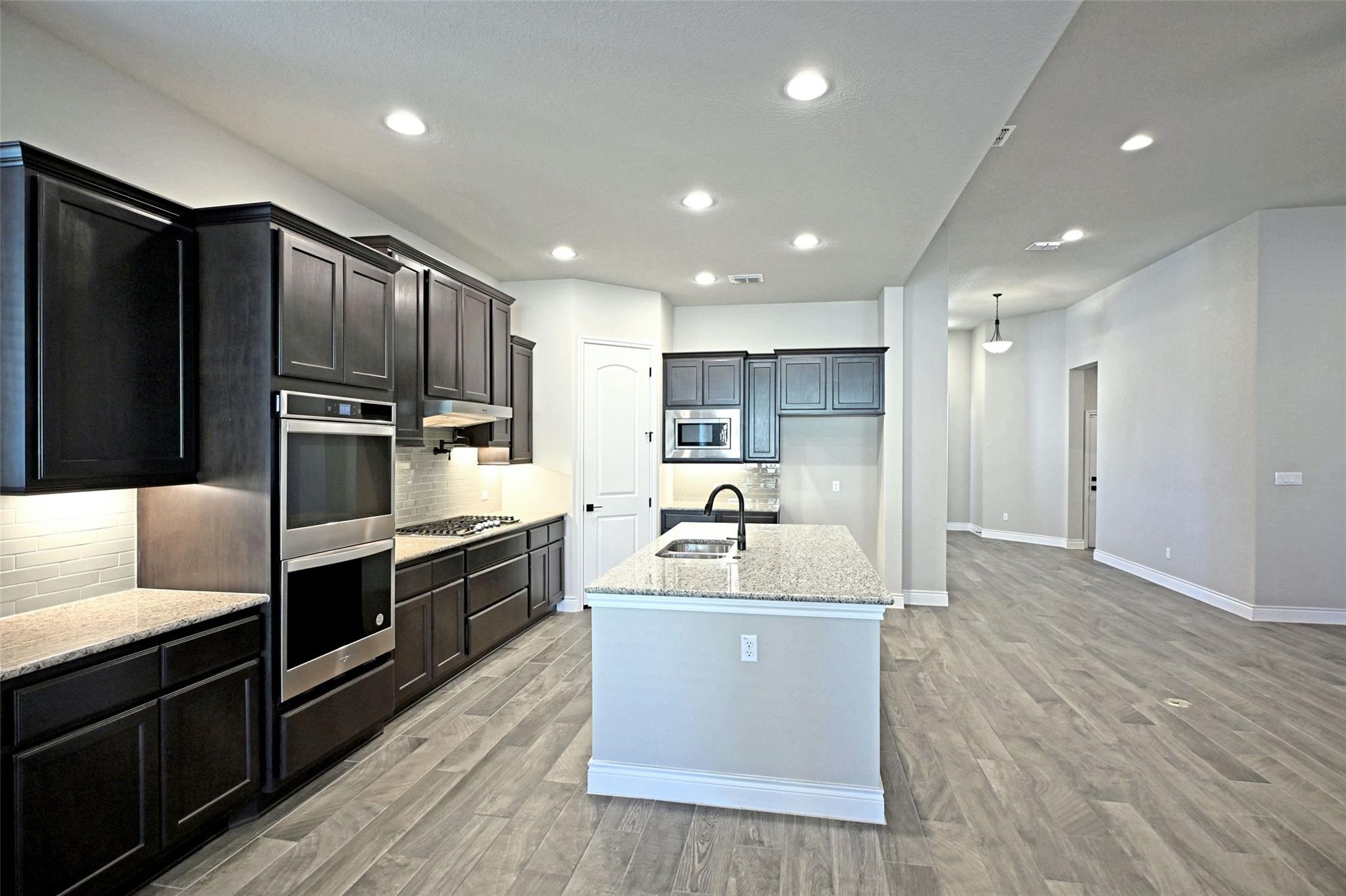 Image 11 of 32 For 588 Vale Ct 